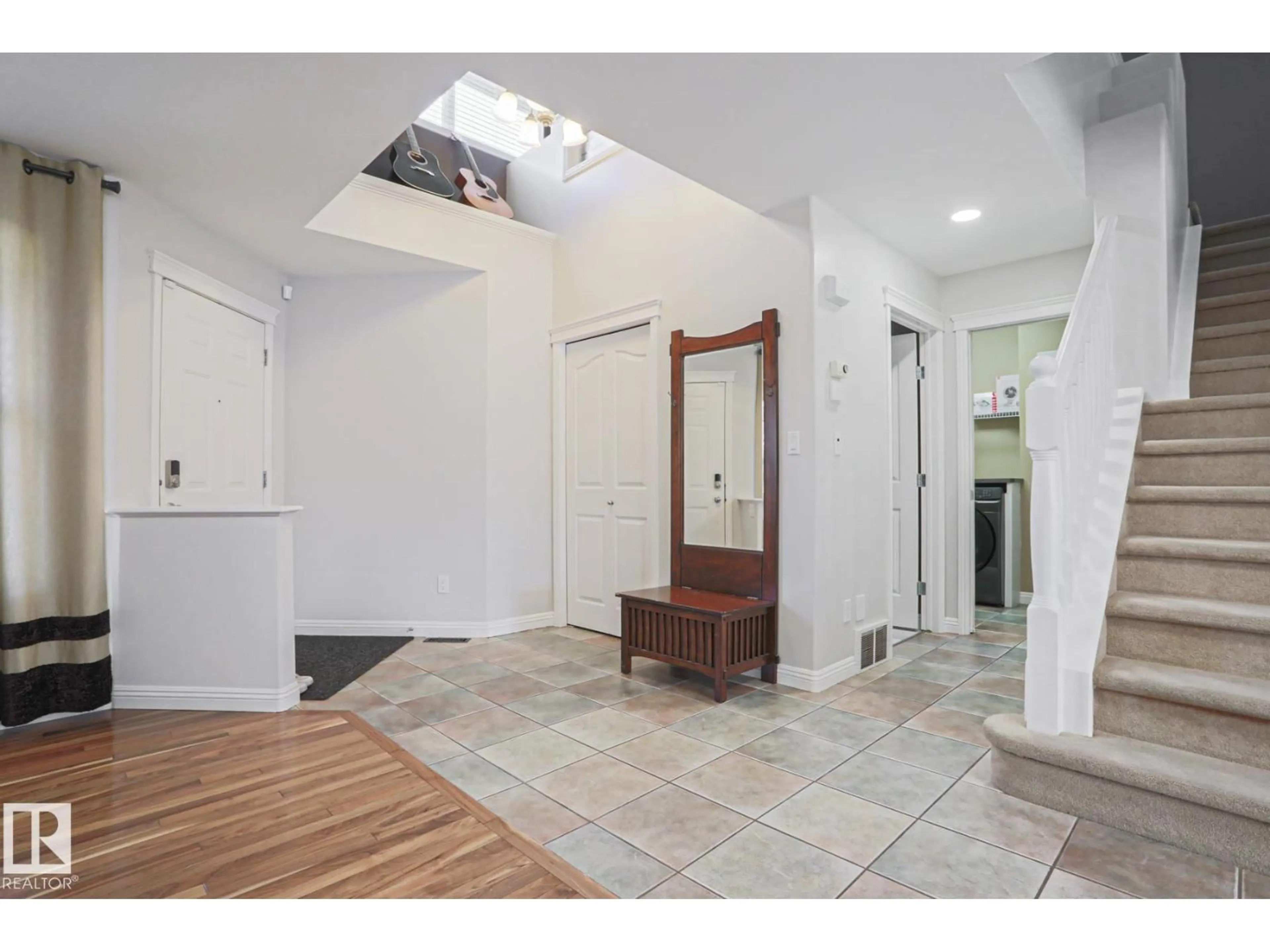 Indoor entryway for 28 ENCINO CL, St. Albert Alberta T8N7B5