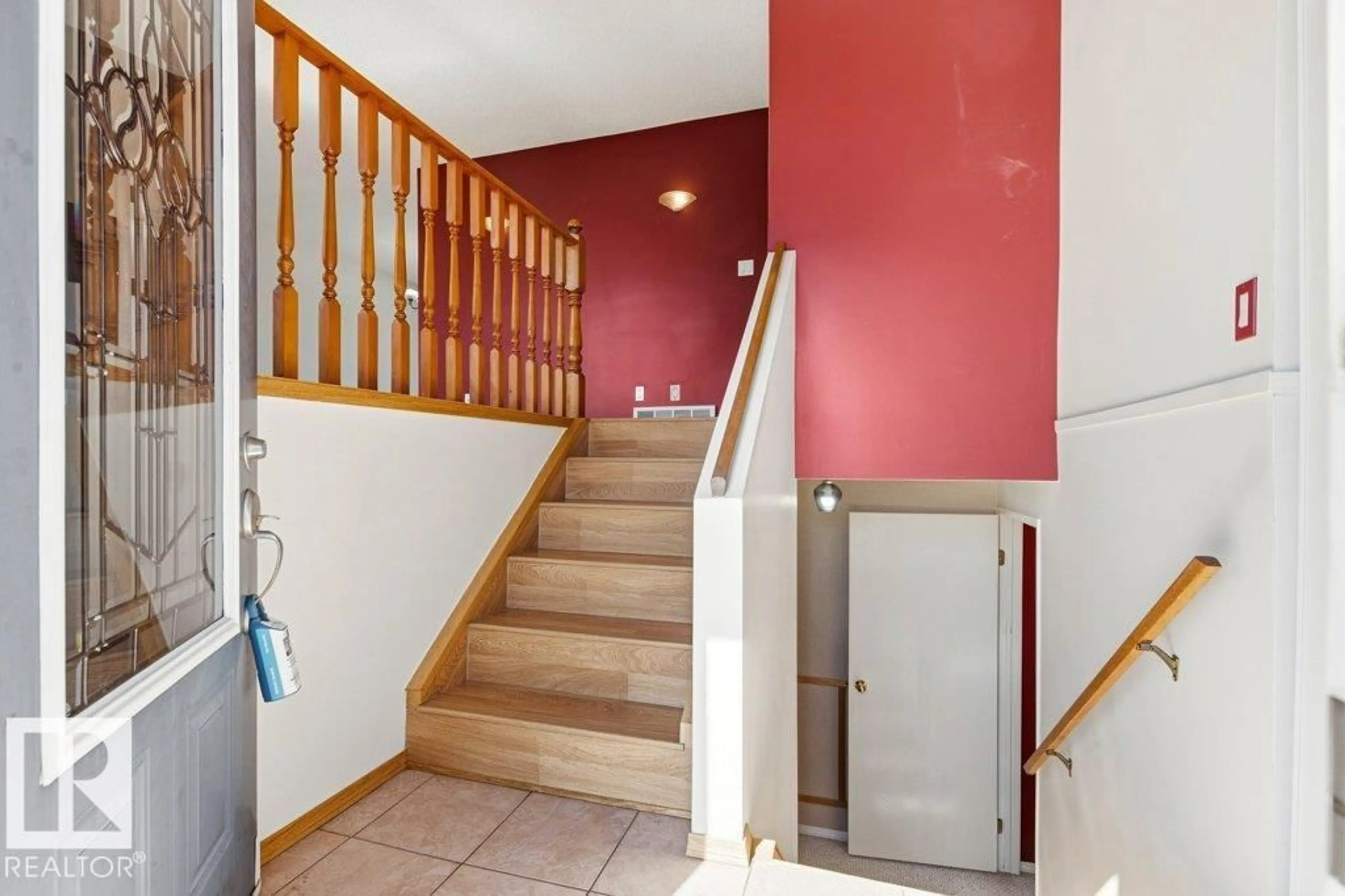 Indoor foyer for 4736 55 AV, Tofield Alberta T0B4J0