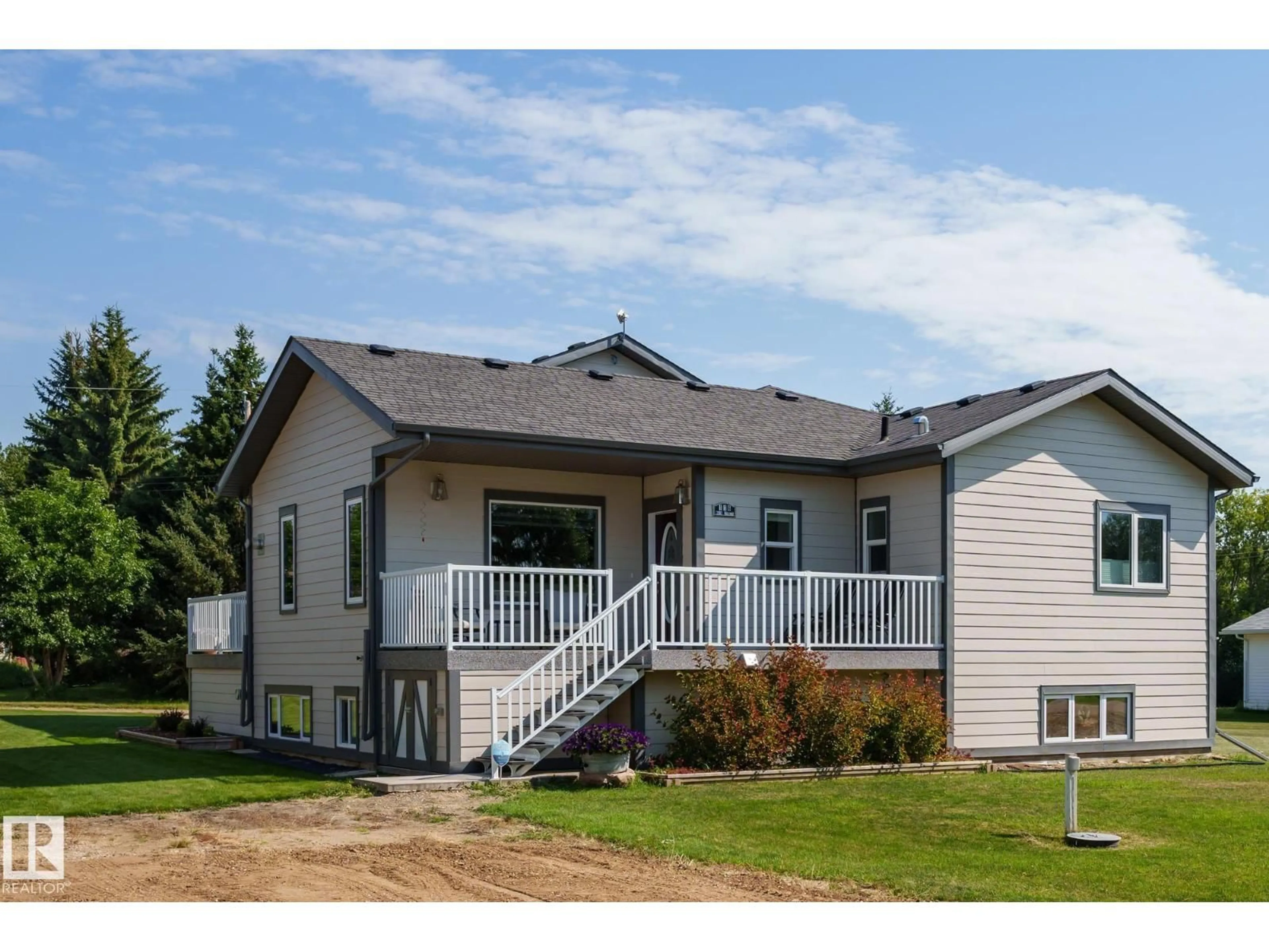 Home with vinyl exterior material, unknown for 116 MAIN ST, Kingman Alberta T0B2M0