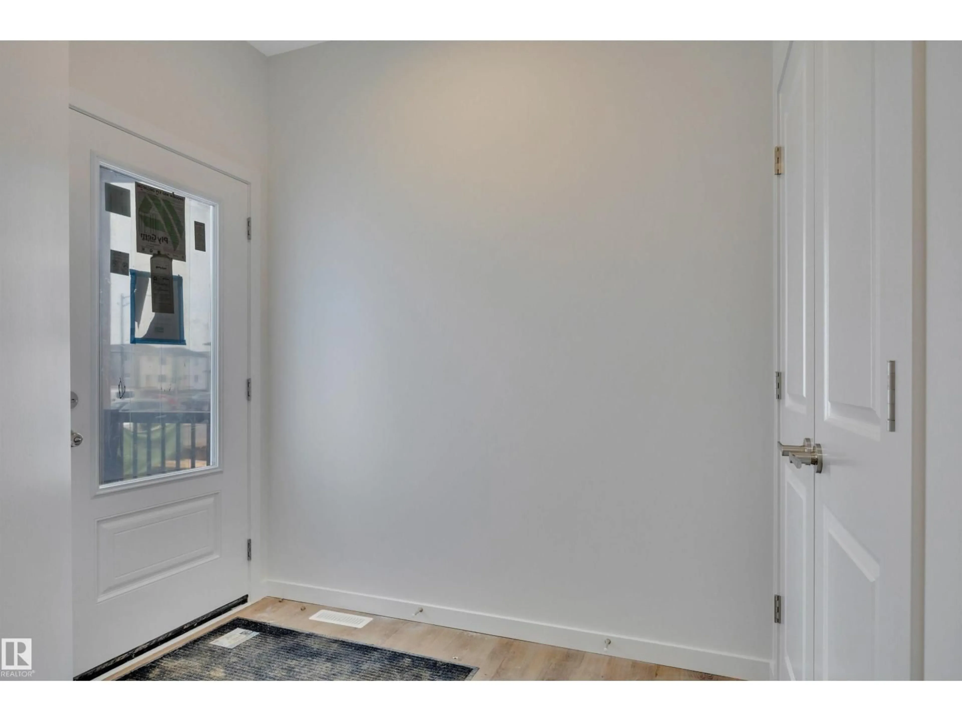 Indoor entryway for 18003 73 ST NW, Edmonton Alberta T5Z0W7