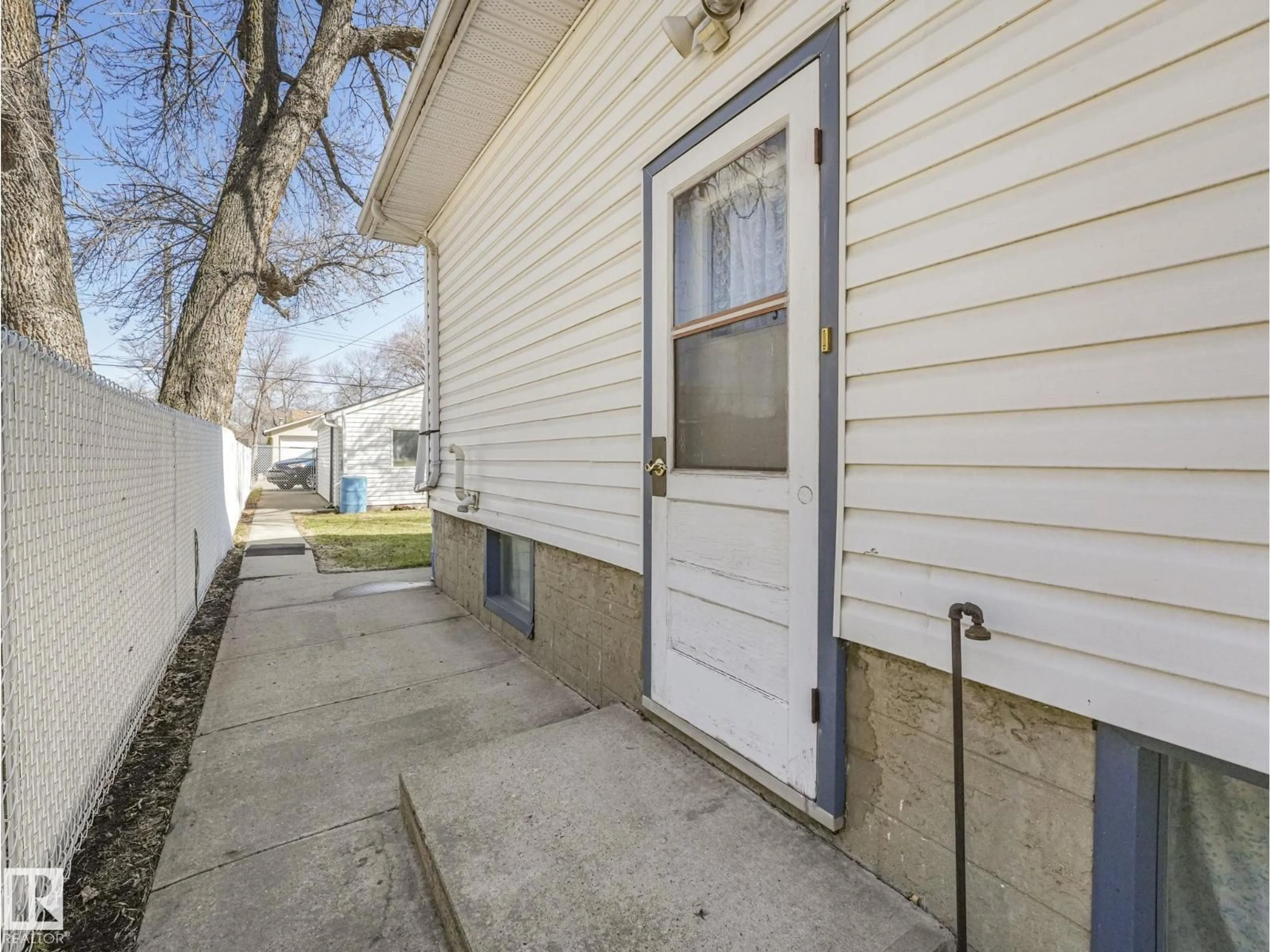 Unknown for 12245 96 ST, Edmonton Alberta T5G1W2