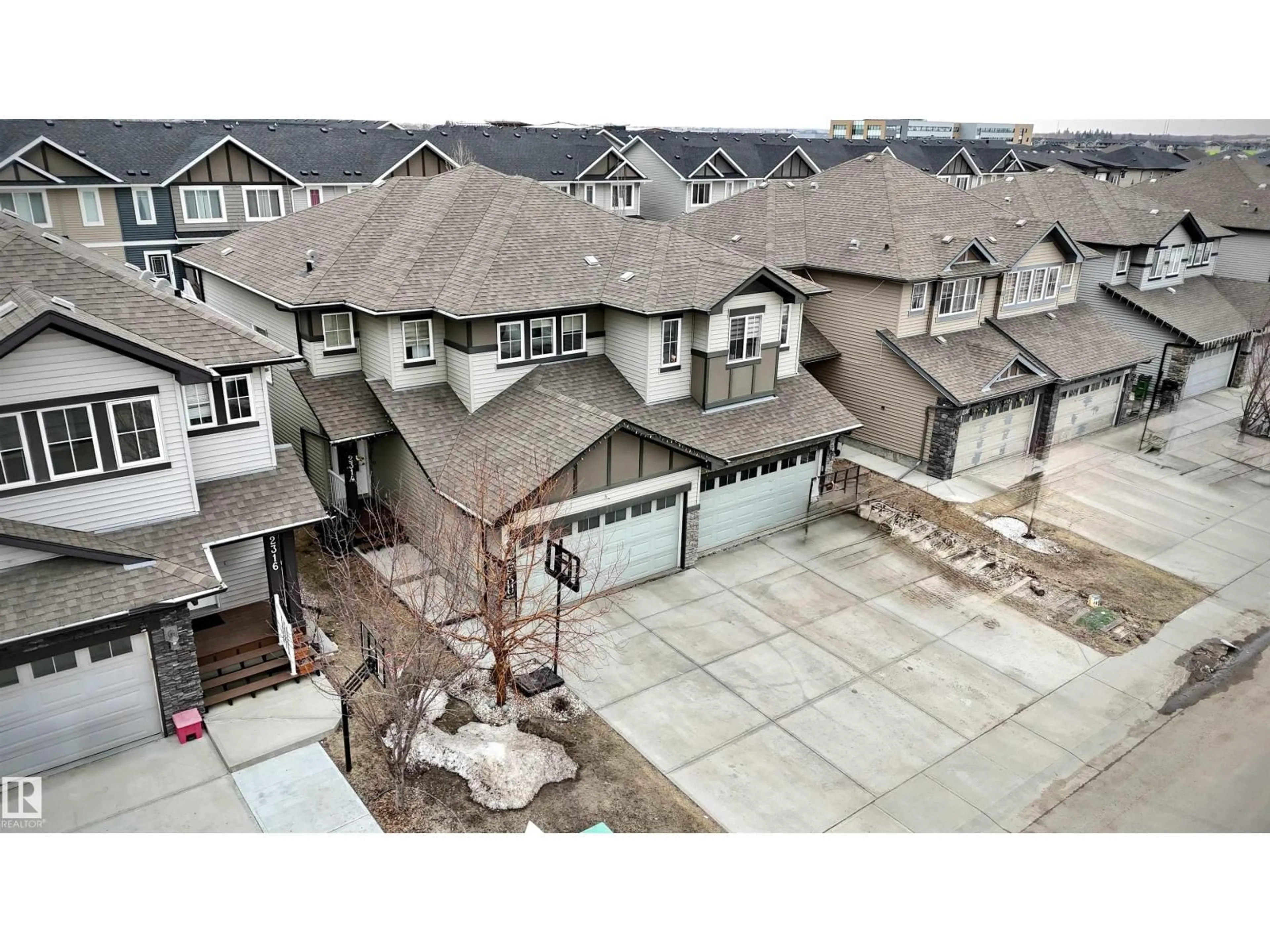 A pic from outside/outdoor area/front of a property/back of a property/a pic from drone, street for NW - 2314 22 AV, Edmonton Alberta T6T0Y4