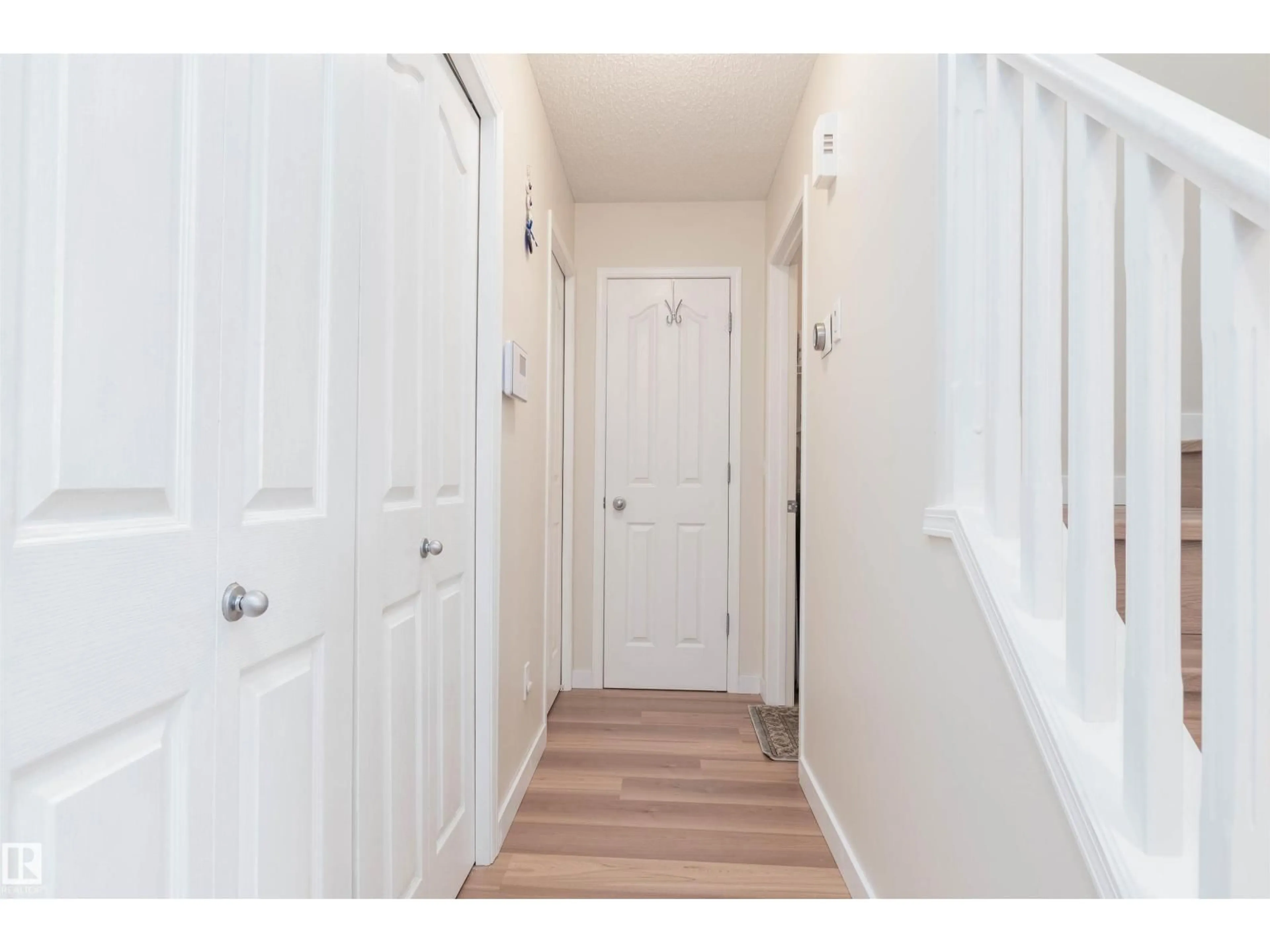 Indoor entryway for 91 APPLETON CR, Sherwood Park Alberta T8H0A4