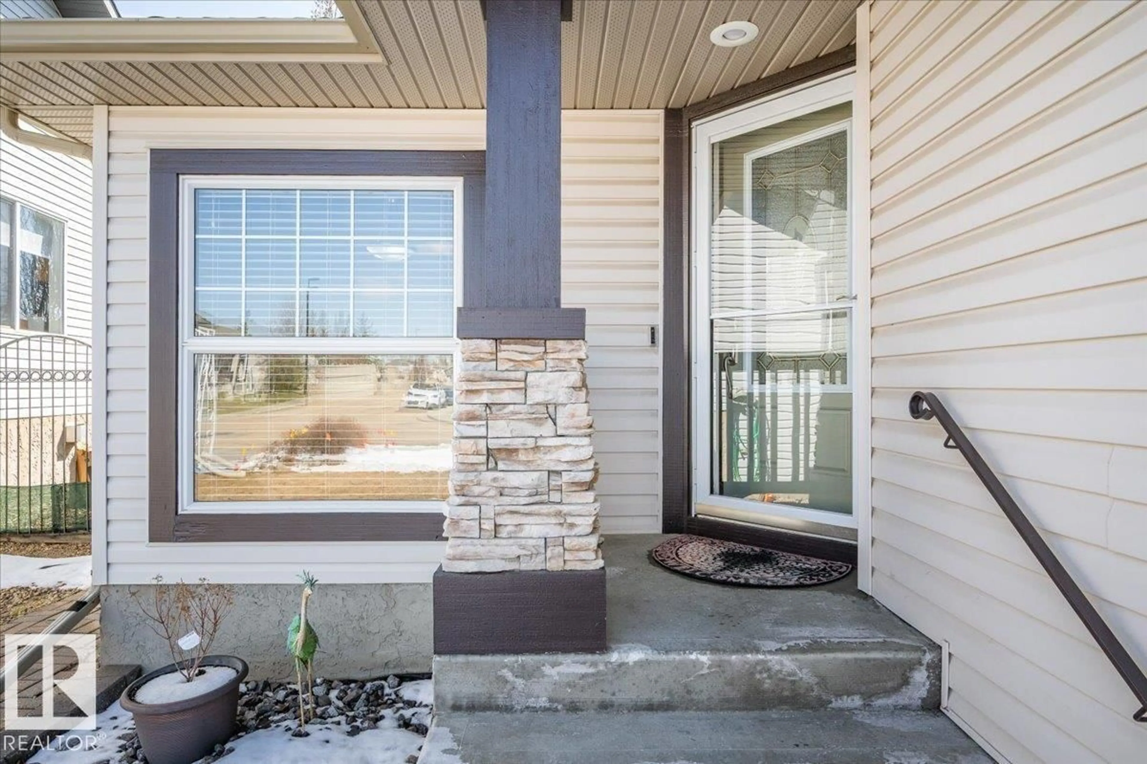 Indoor entryway for 51 RIDGEHAVEN CR, Sherwood Park Alberta T8A6H9