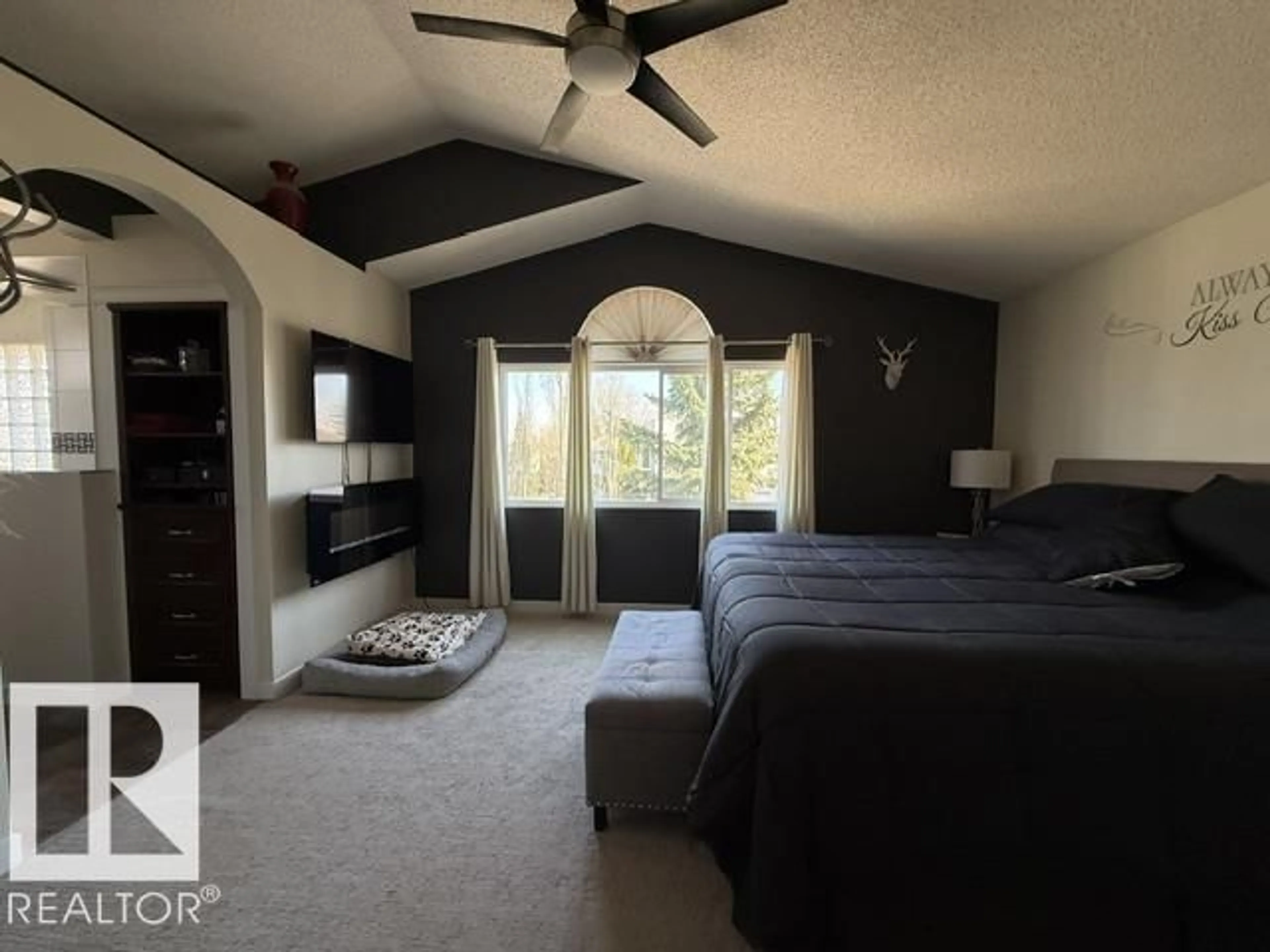A pic of a room for 356 WEBER WY, Edmonton Alberta T6M2H2