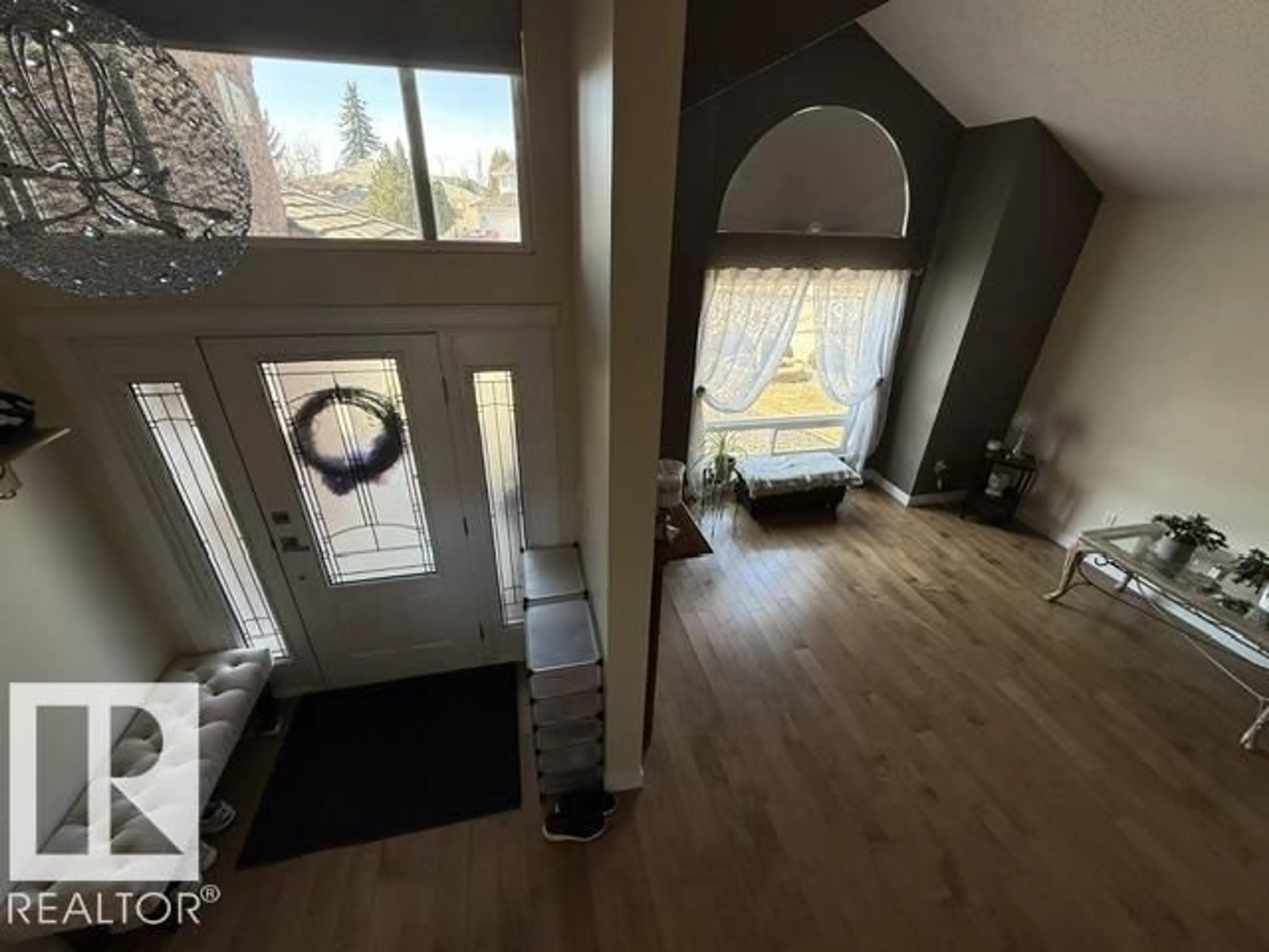 Indoor entryway for 356 WEBER WY, Edmonton Alberta T6M2H2
