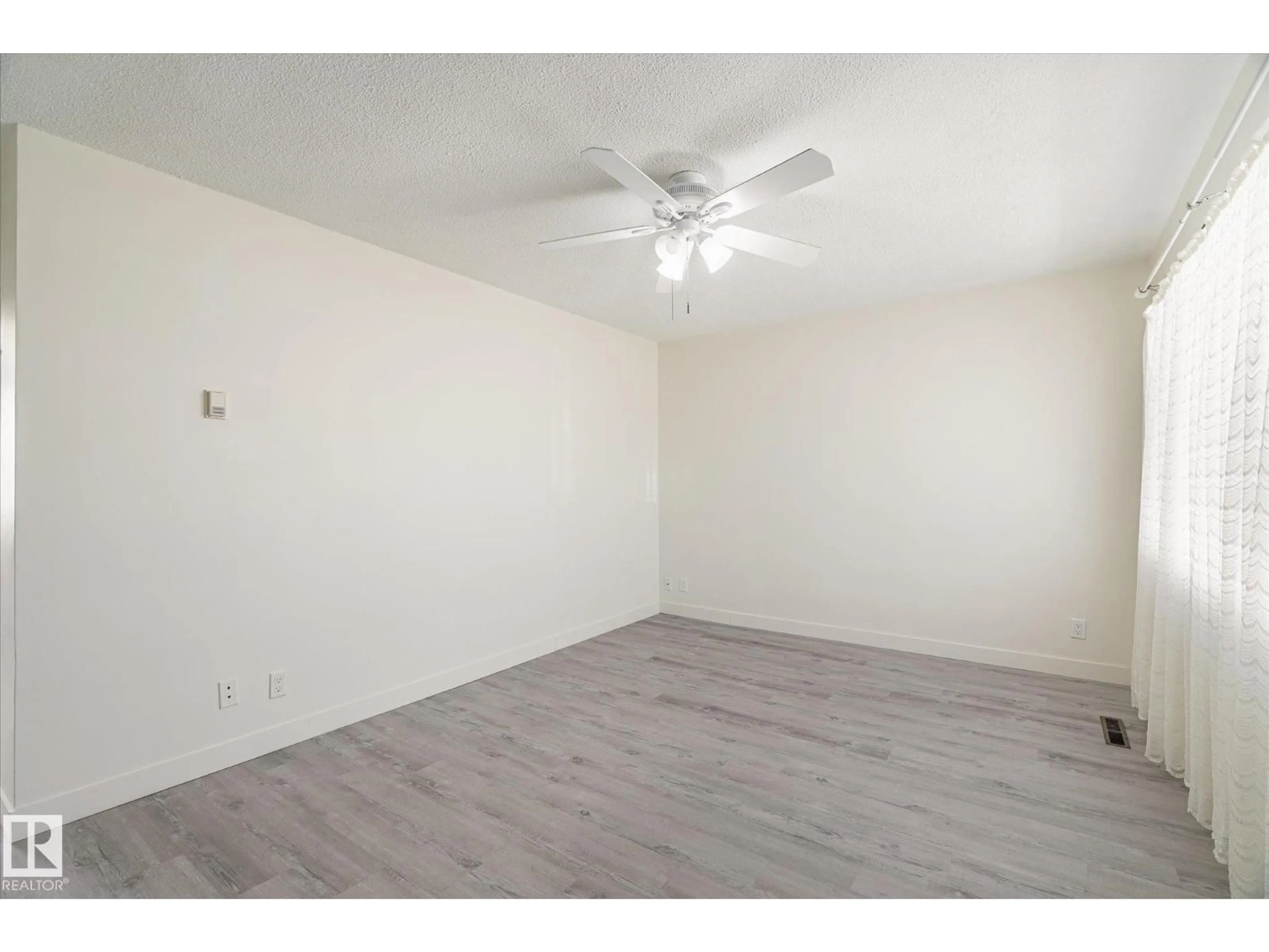 A pic of a room for 10531 128 AV, Edmonton Alberta T5E0J2