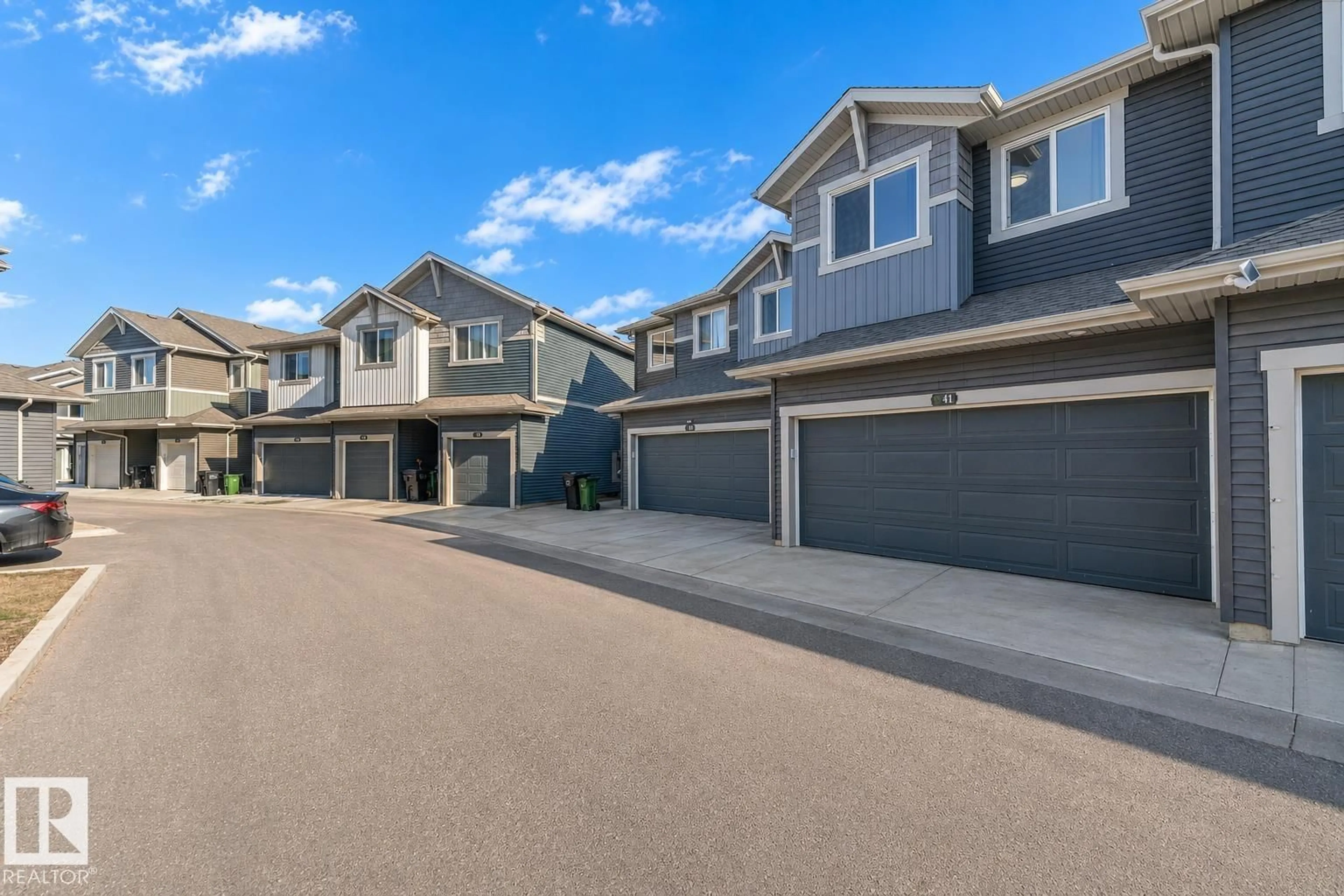 A pic from outside/outdoor area/front of a property/back of a property/a pic from drone, street for #41 - 603 ORCHARDS BV, Edmonton Alberta T6X2W8