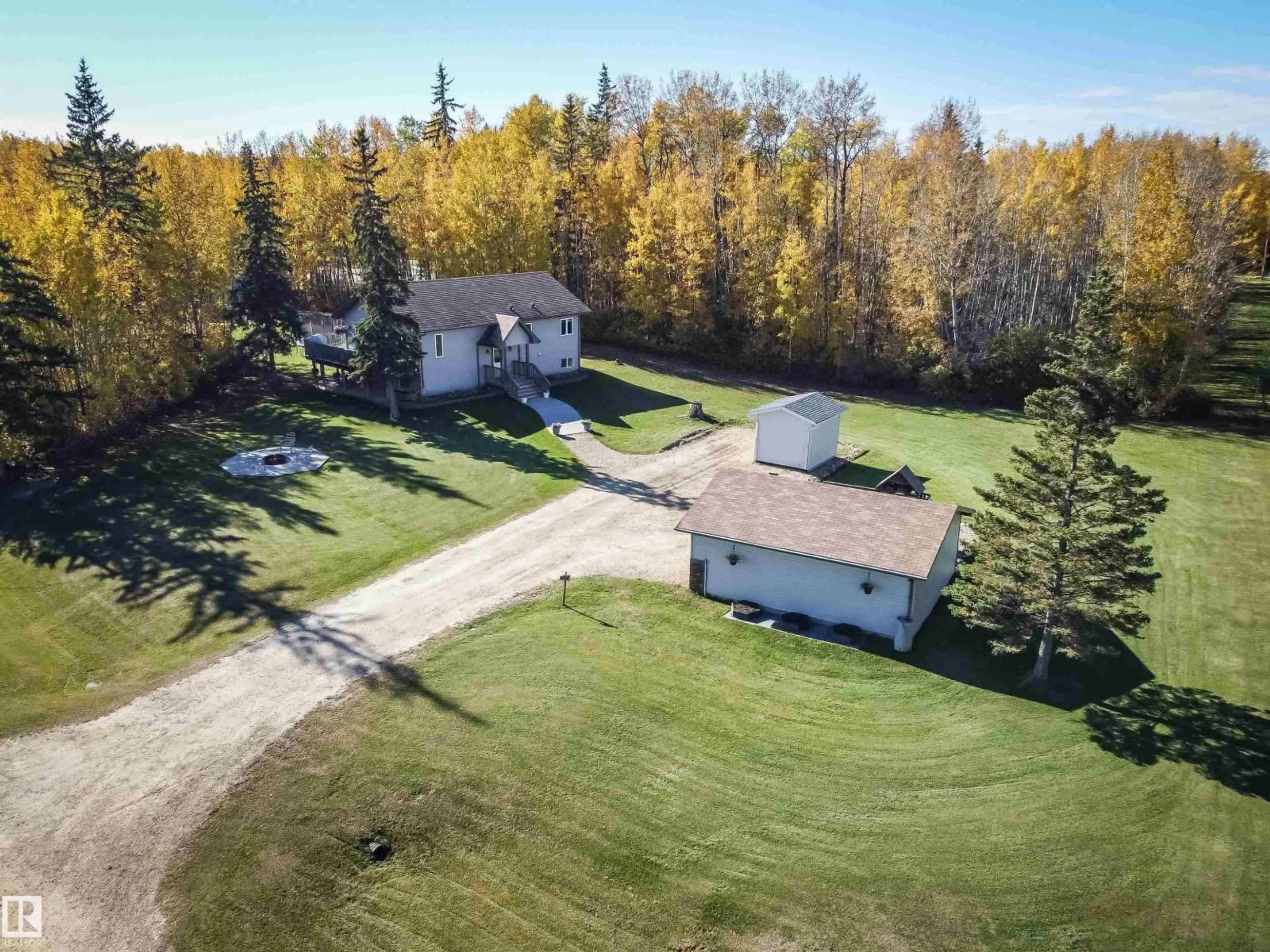A pic from outside/outdoor area/front of a property/back of a property/a pic from drone, unknown for 53414 - 424 RGE ROAD 62, Rural Lac Ste. Anne County Alberta T0E1H0