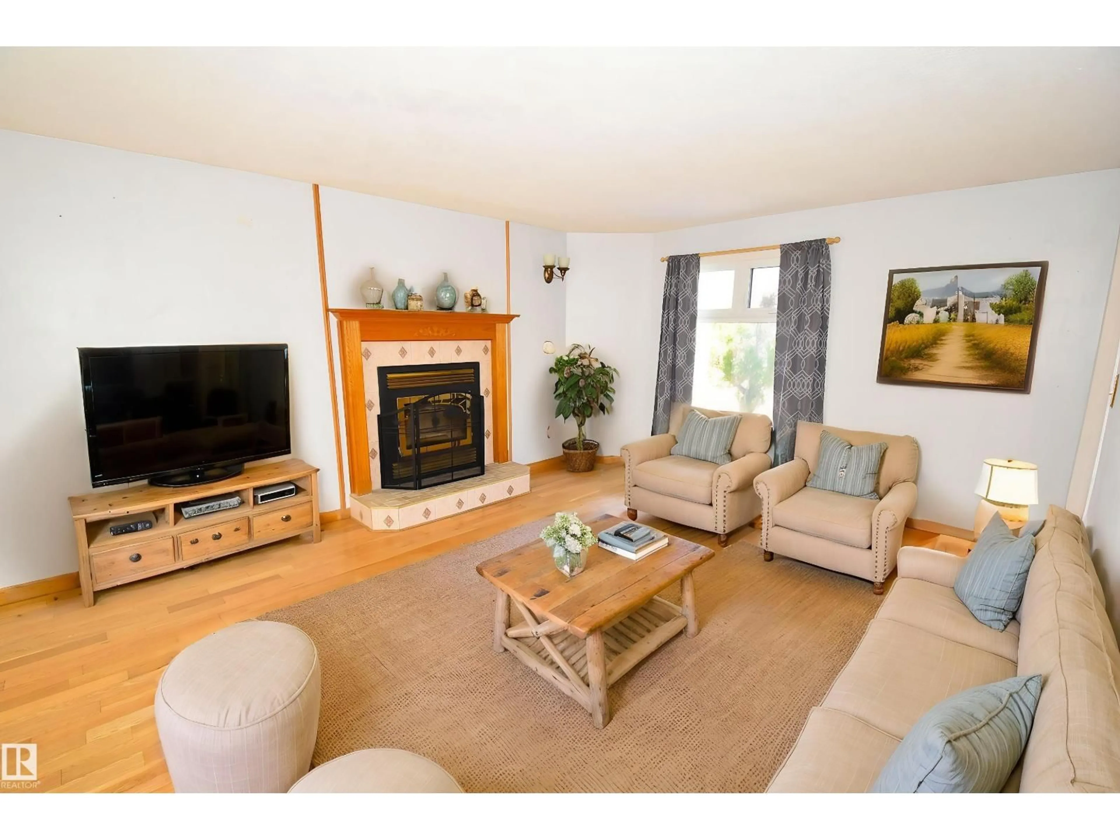 Living room with furniture, wood/laminate floor for 9 - 9 TWP ROAD 544 TWP ROAD, Rural Sturgeon County Alberta T8R2B5