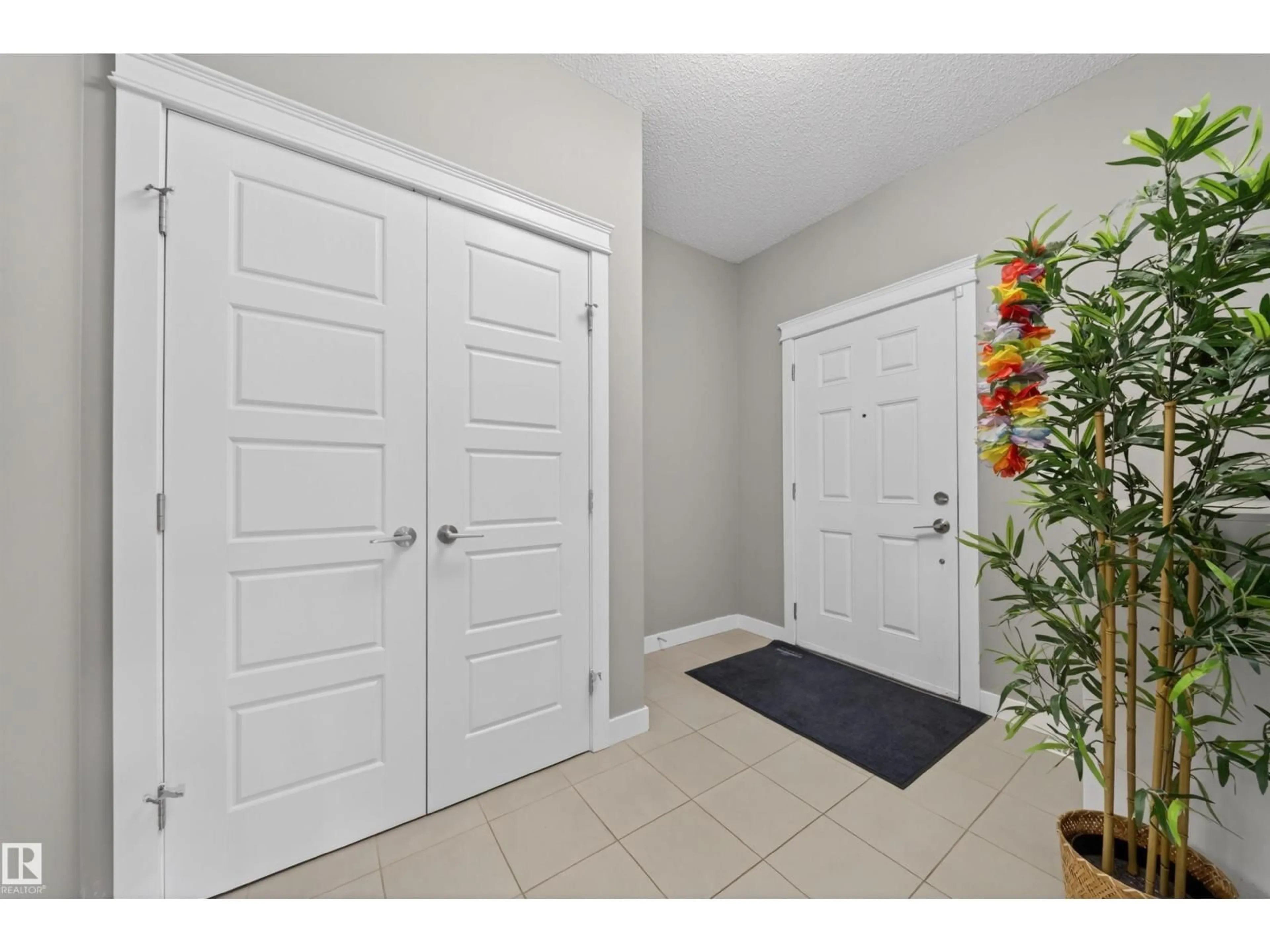 Indoor entryway for 3639 15A ST, Edmonton Alberta T6T0M4