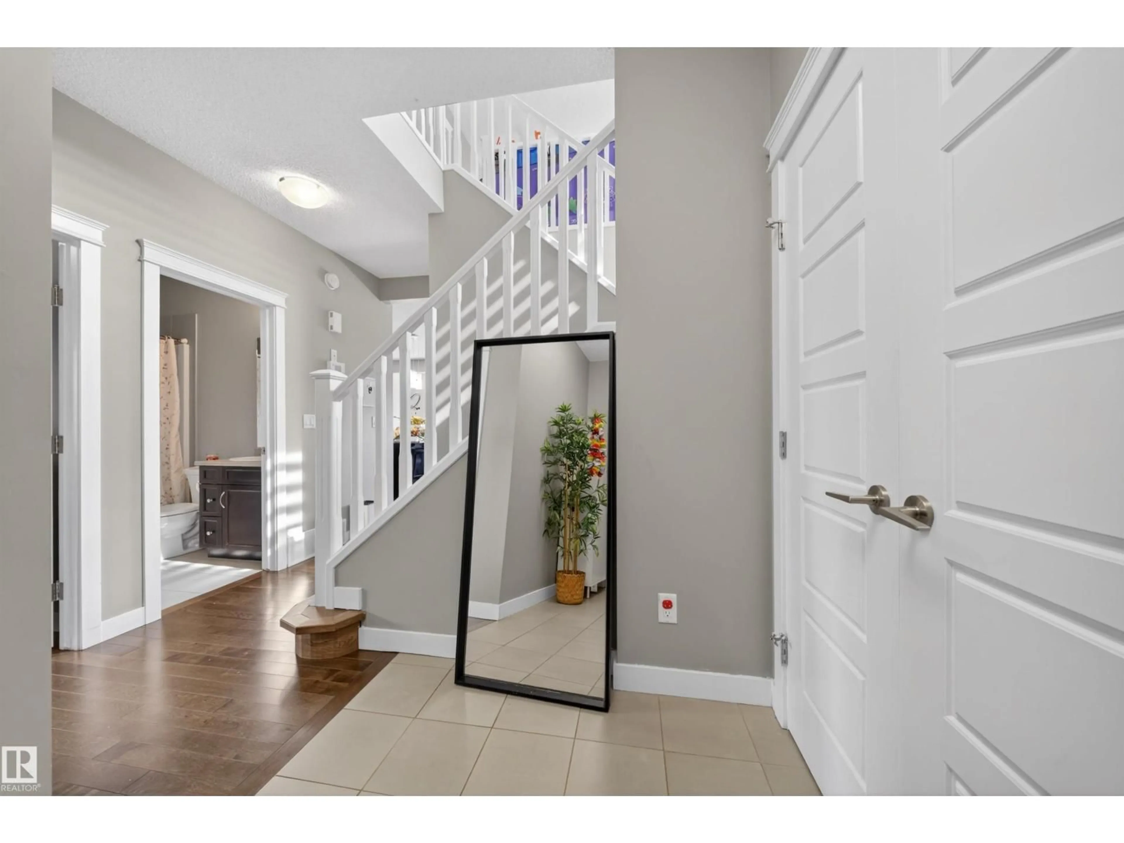 Indoor entryway for 3639 15A ST, Edmonton Alberta T6T0M4
