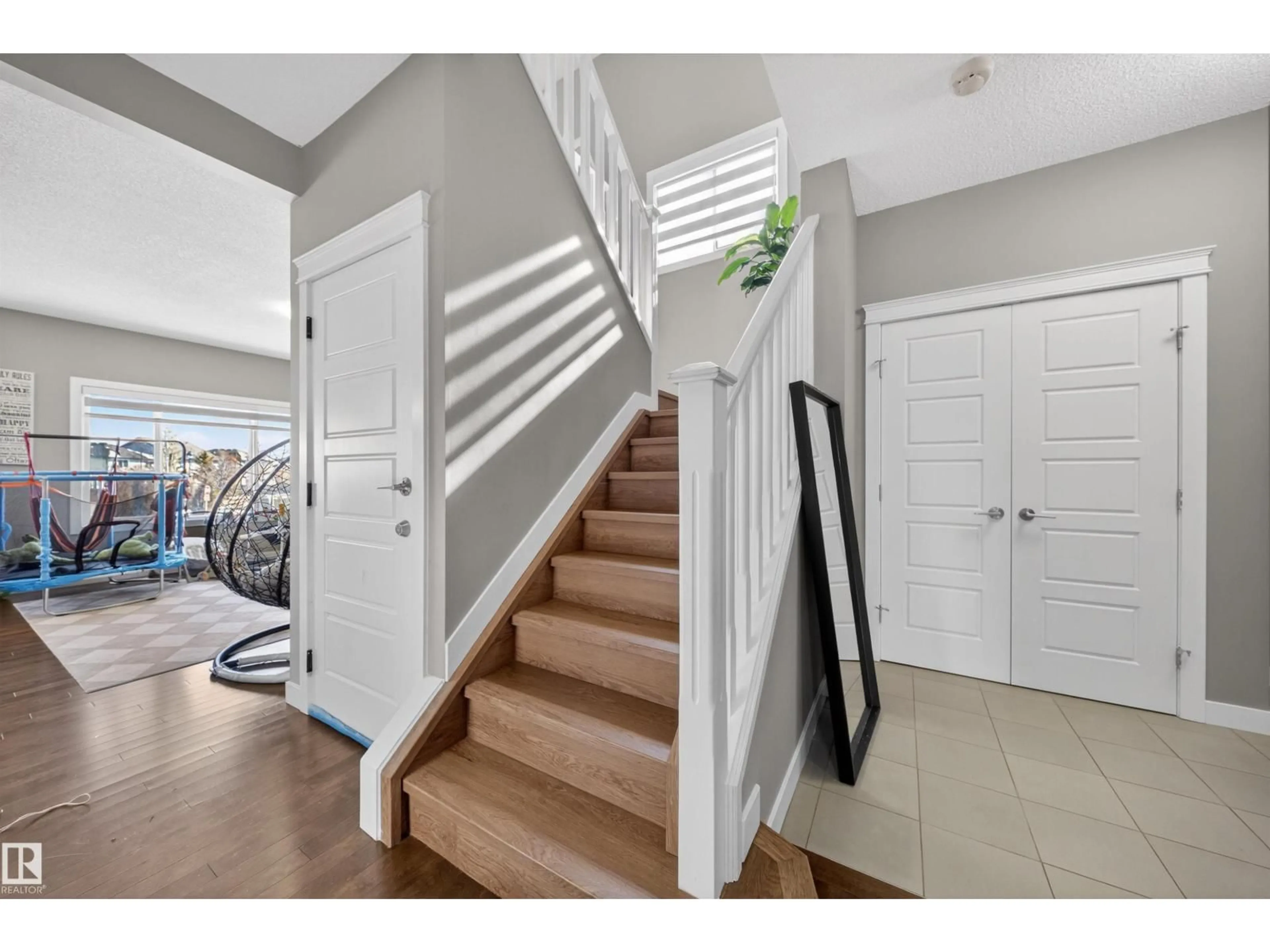 Indoor entryway for 3639 15A ST, Edmonton Alberta T6T0M4