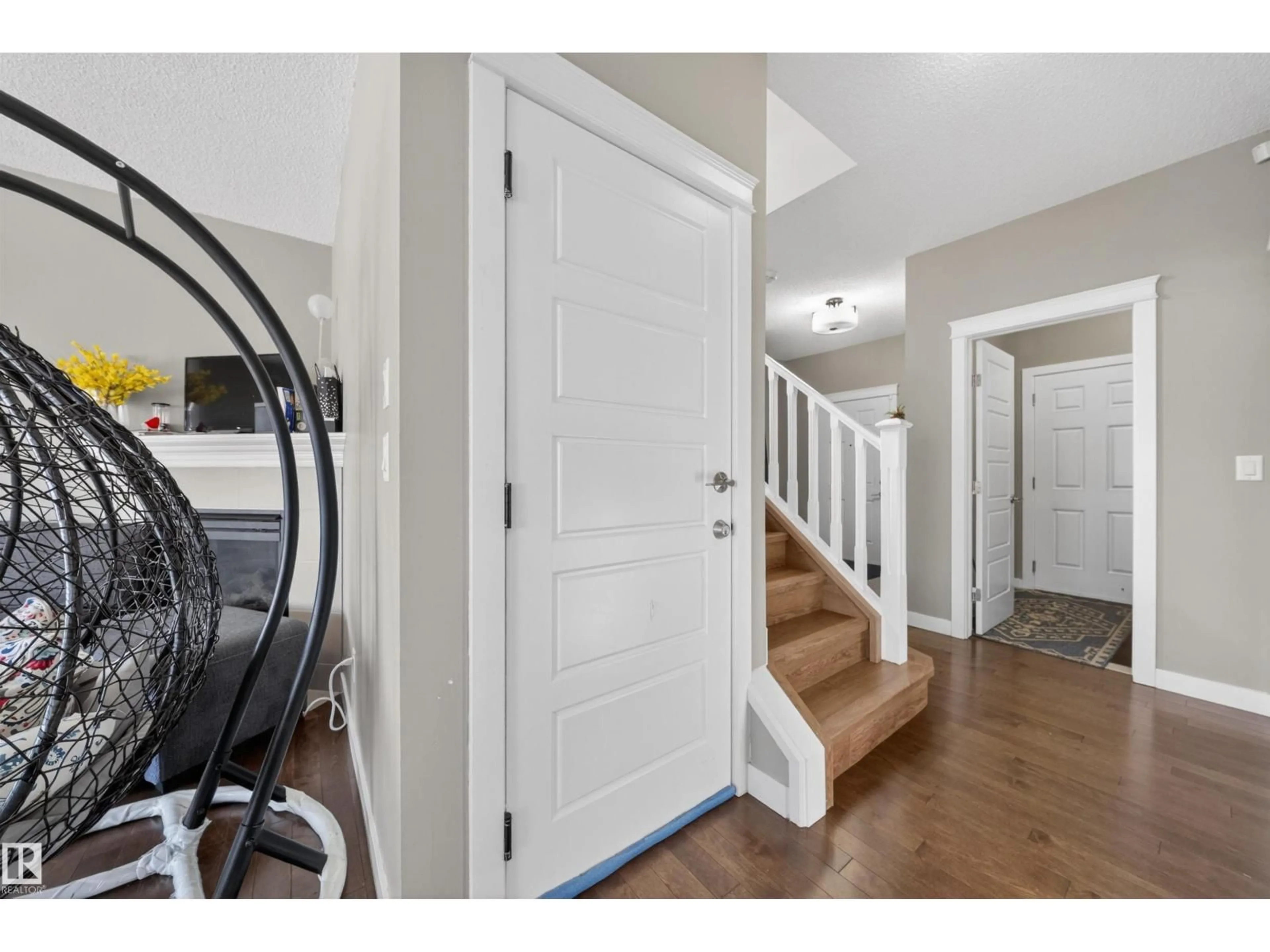 Indoor entryway for 3639 15A ST, Edmonton Alberta T6T0M4