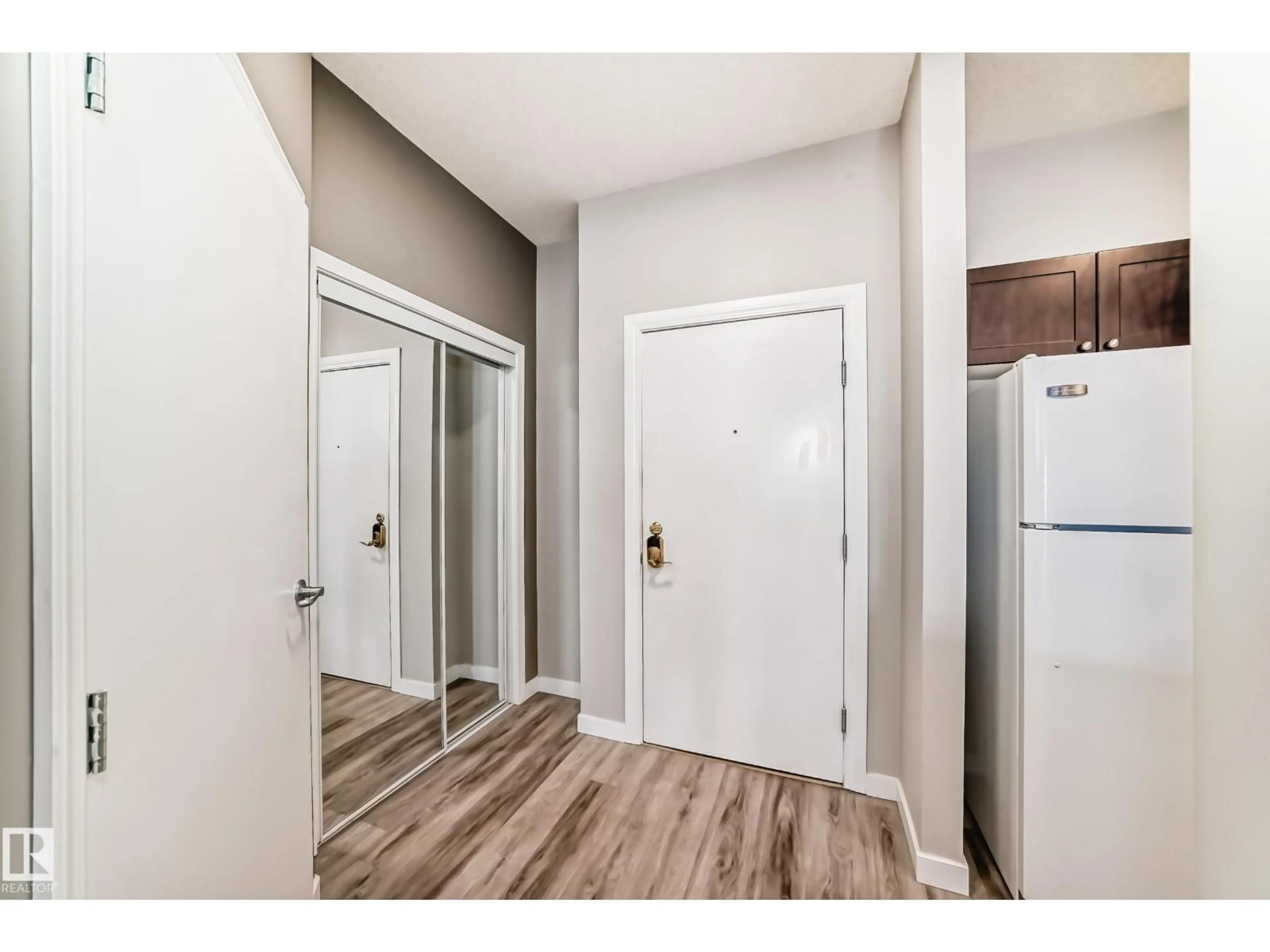 Indoor entryway for 105 - 4316 139 AV, Edmonton Alberta T5Y0L1