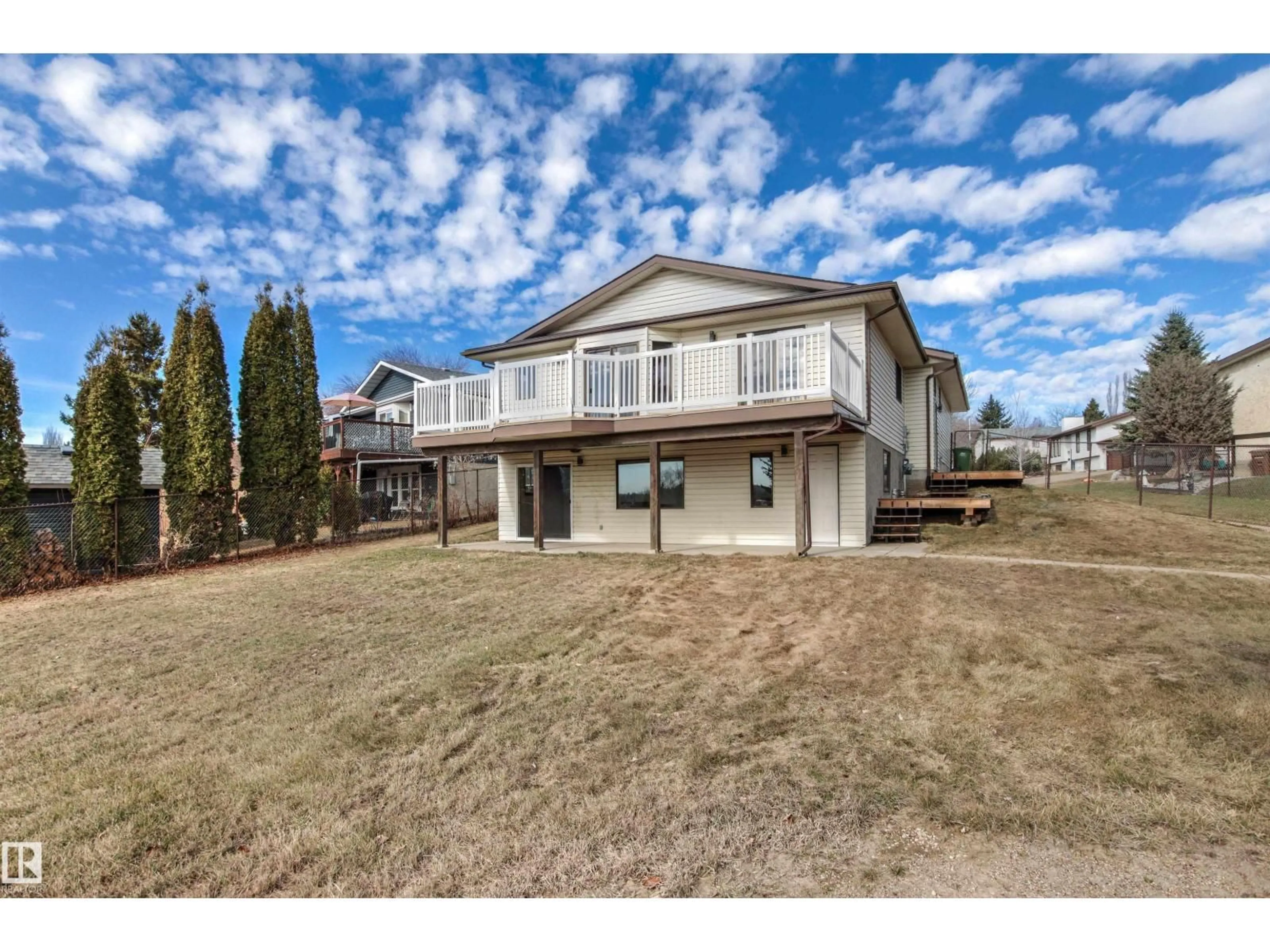 A pic from outside/outdoor area/front of a property/back of a property/a pic from drone, unknown for 19 LOUISBOURG PL, St. Albert Alberta T8N4L5