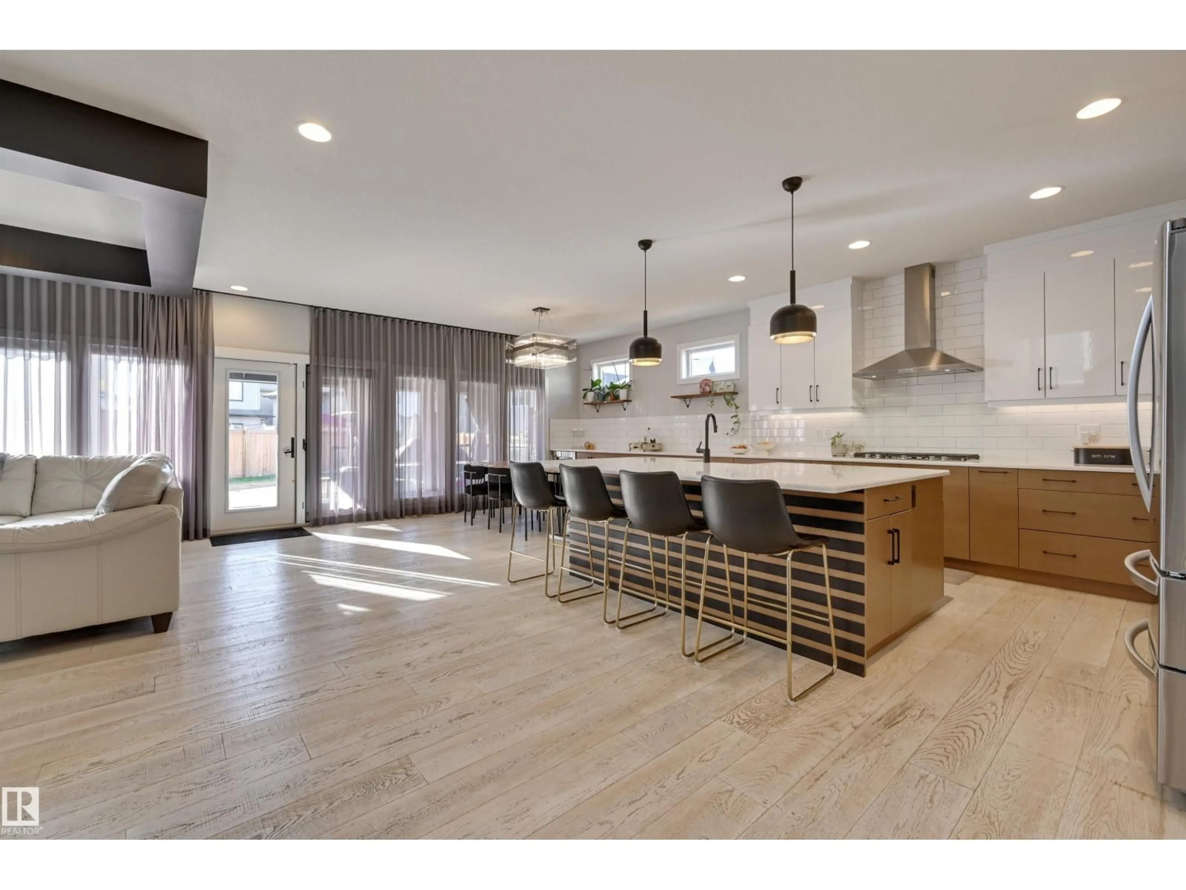 Open concept kitchen, unknown for 550 EAGLESON WD, Edmonton Alberta T6M0Y4