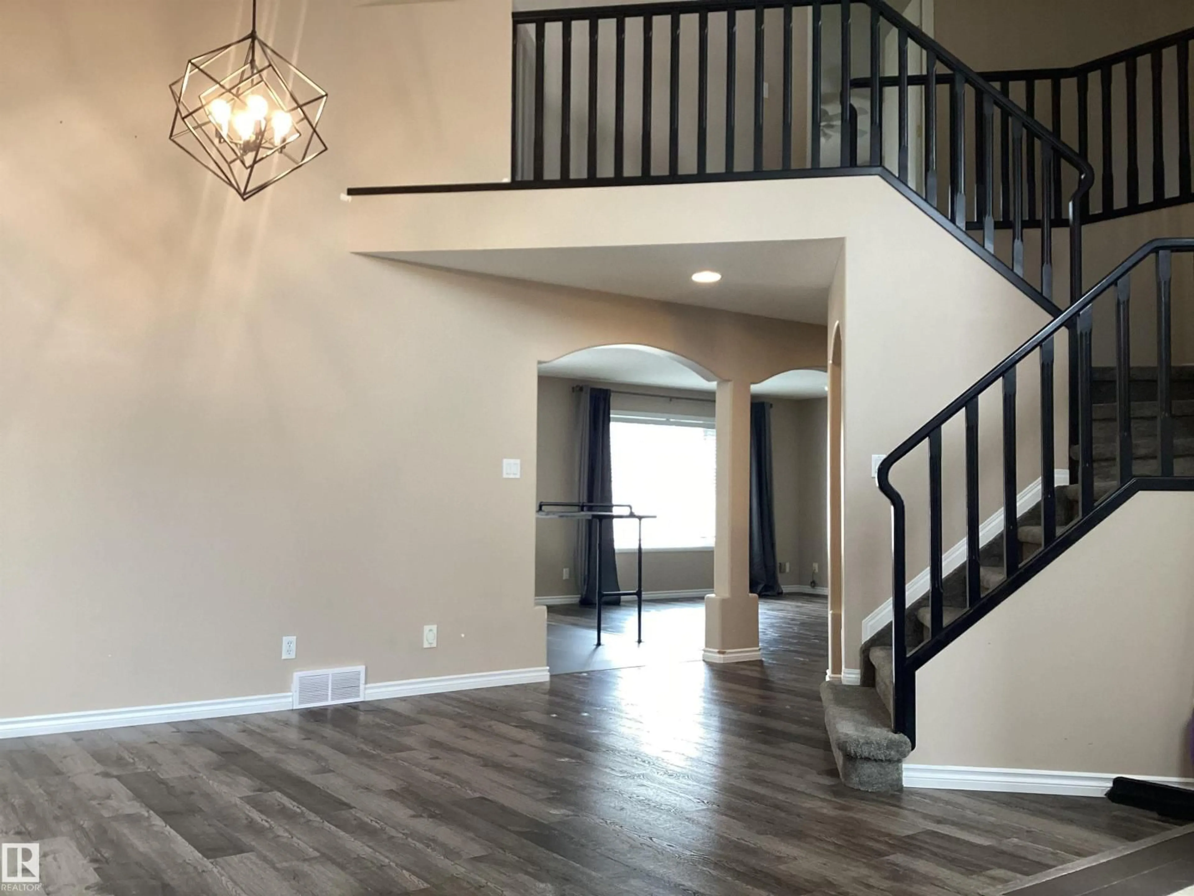Indoor entryway for 54 LEONARD DRIVE, St. Albert Alberta T8N6T3