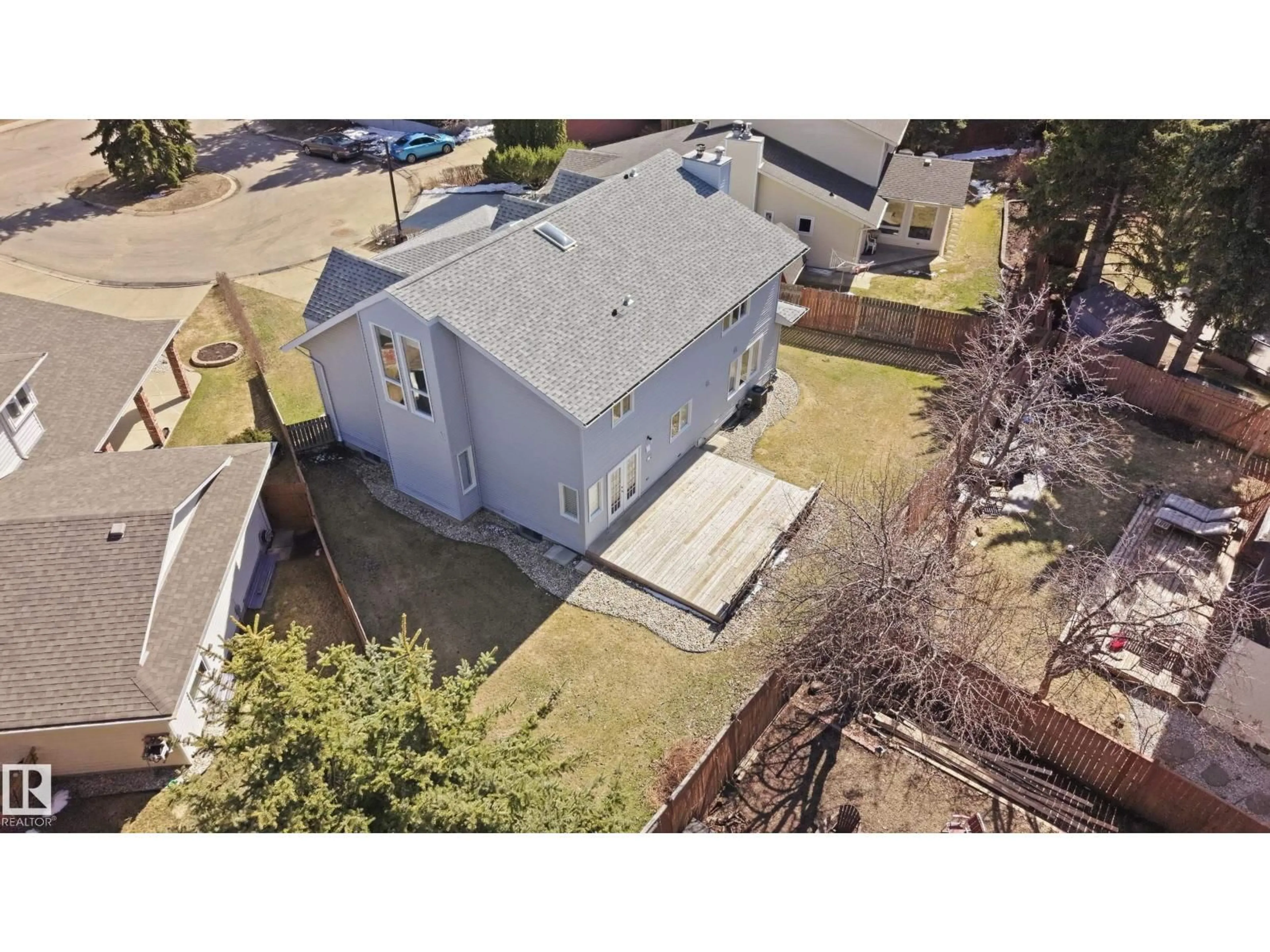 A pic from outside/outdoor area/front of a property/back of a property/a pic from drone, street for 394 WALKER RD, Edmonton Alberta T5T2X2