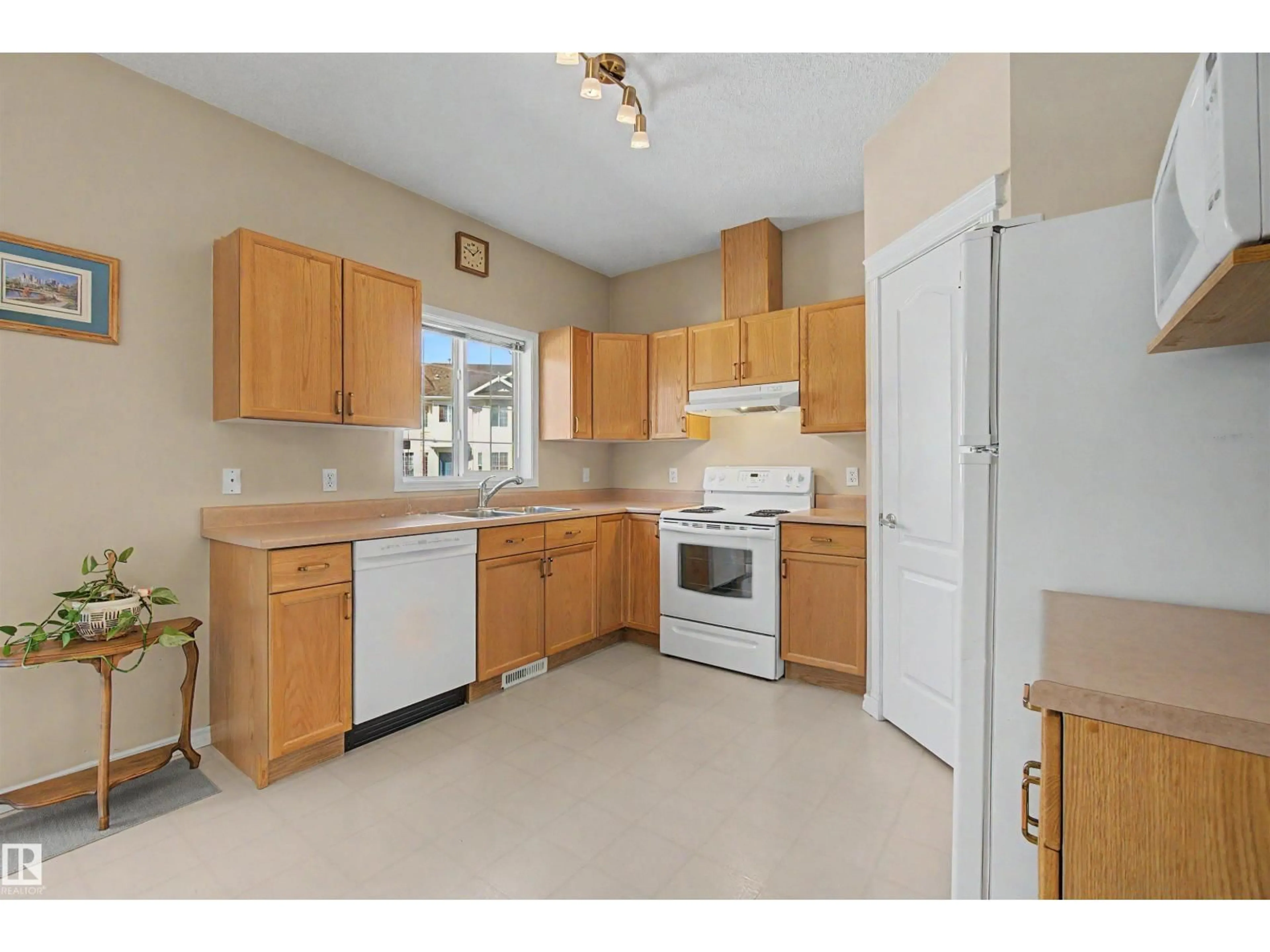 Standard kitchen, unknown for 1780 NW - 56 GLASTONBURY BLVD, Edmonton Alberta T5T6P9