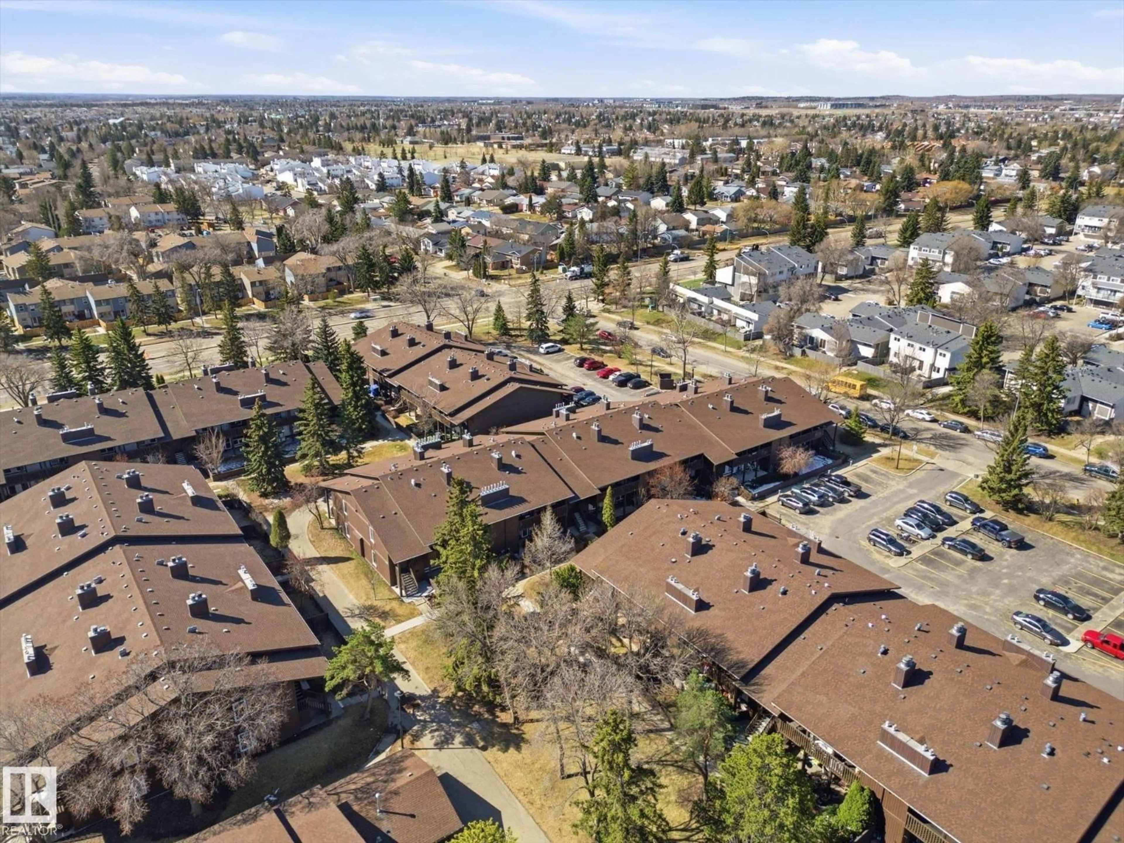 A pic from outside/outdoor area/front of a property/back of a property/a pic from drone, unknown for 238 SURREY GARDENS GD, Edmonton Alberta T5T1Z3