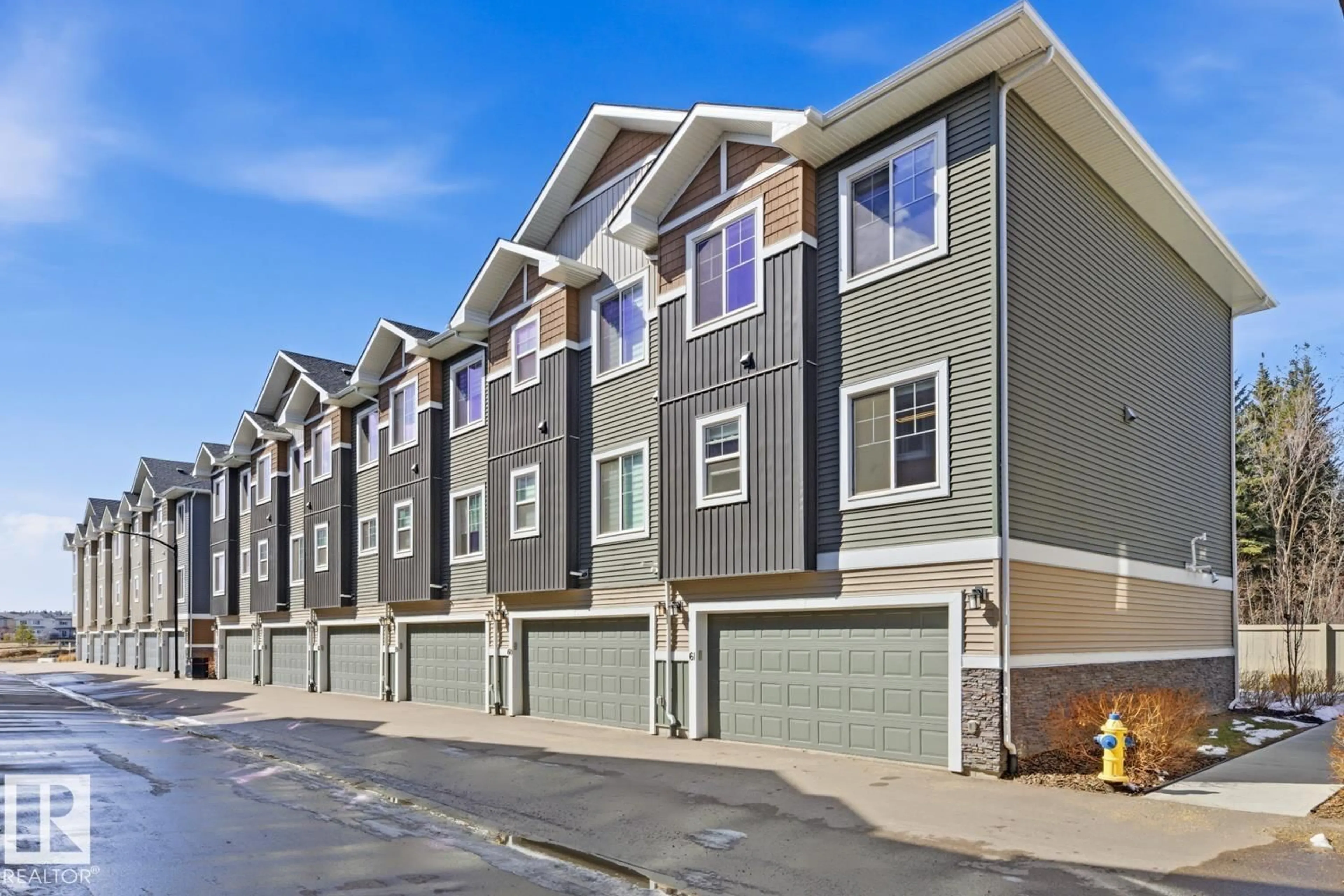 Home with vinyl exterior material, street for #61 - 230 EDGEMONT RD, Edmonton Alberta T6M0Y8