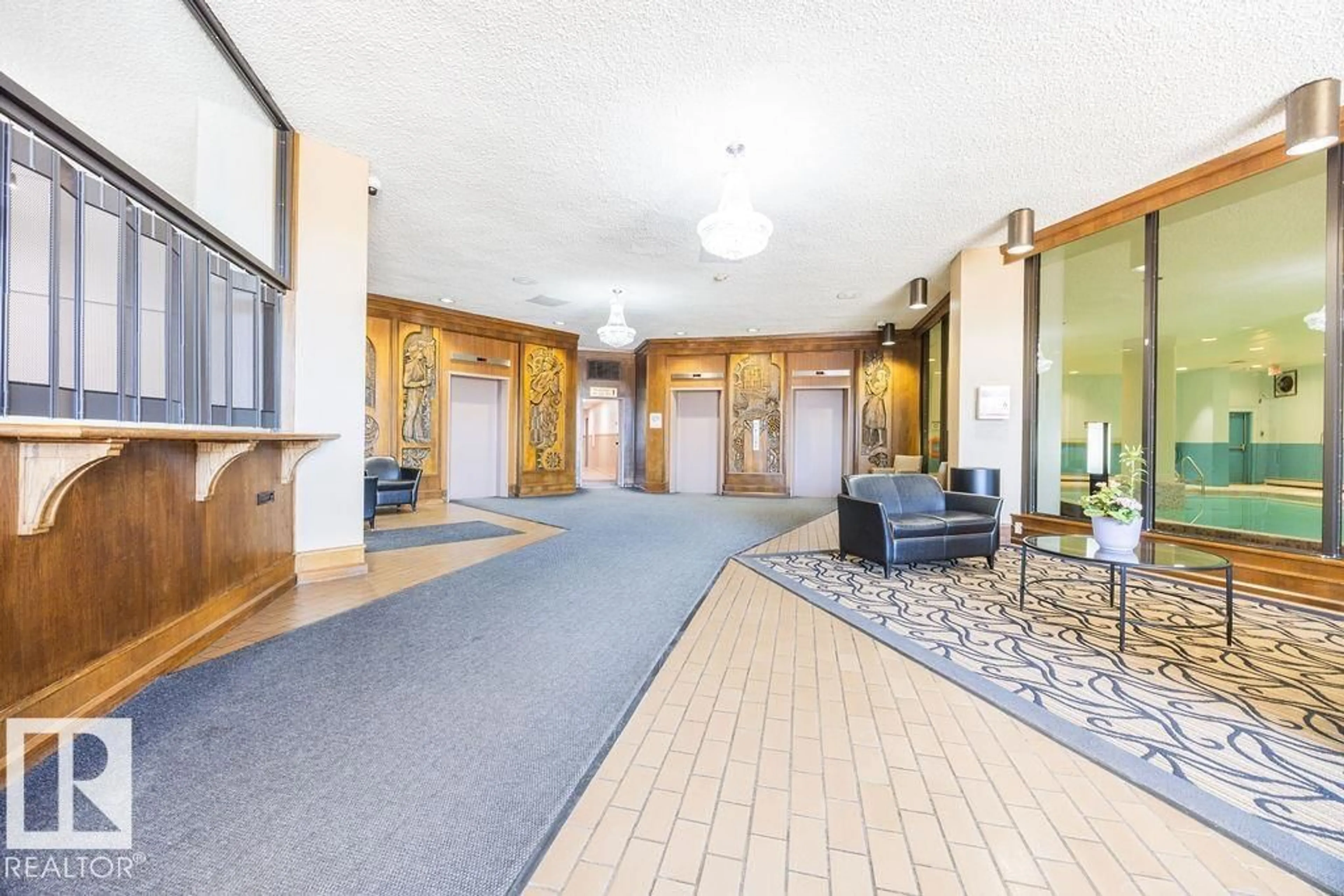 Indoor foyer for 1702 STONY PLAIN RD, Edmonton Alberta T5N3R2