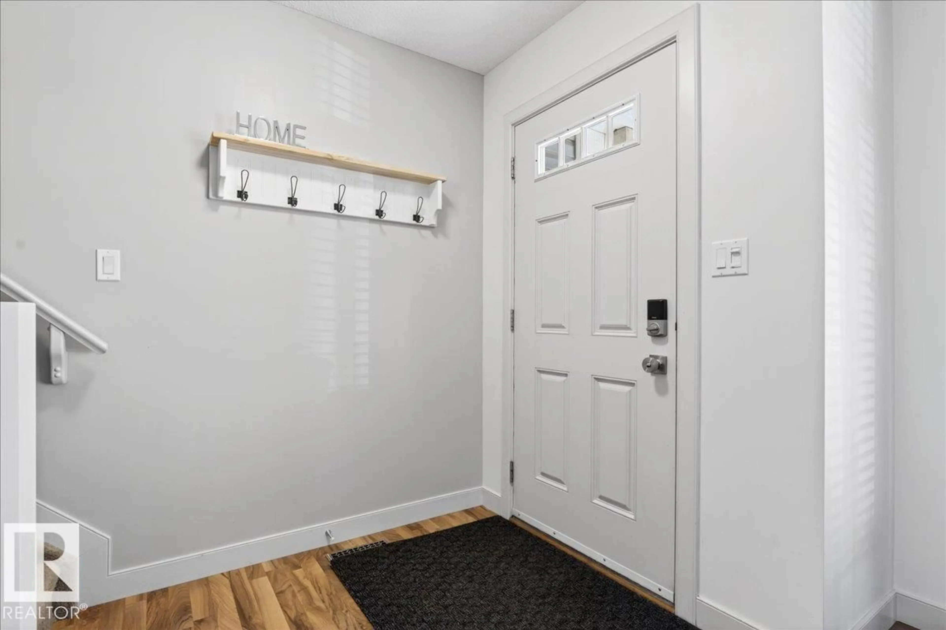 Indoor entryway for #18 - 6032 38 AV NW, Edmonton Alberta T6L0A4