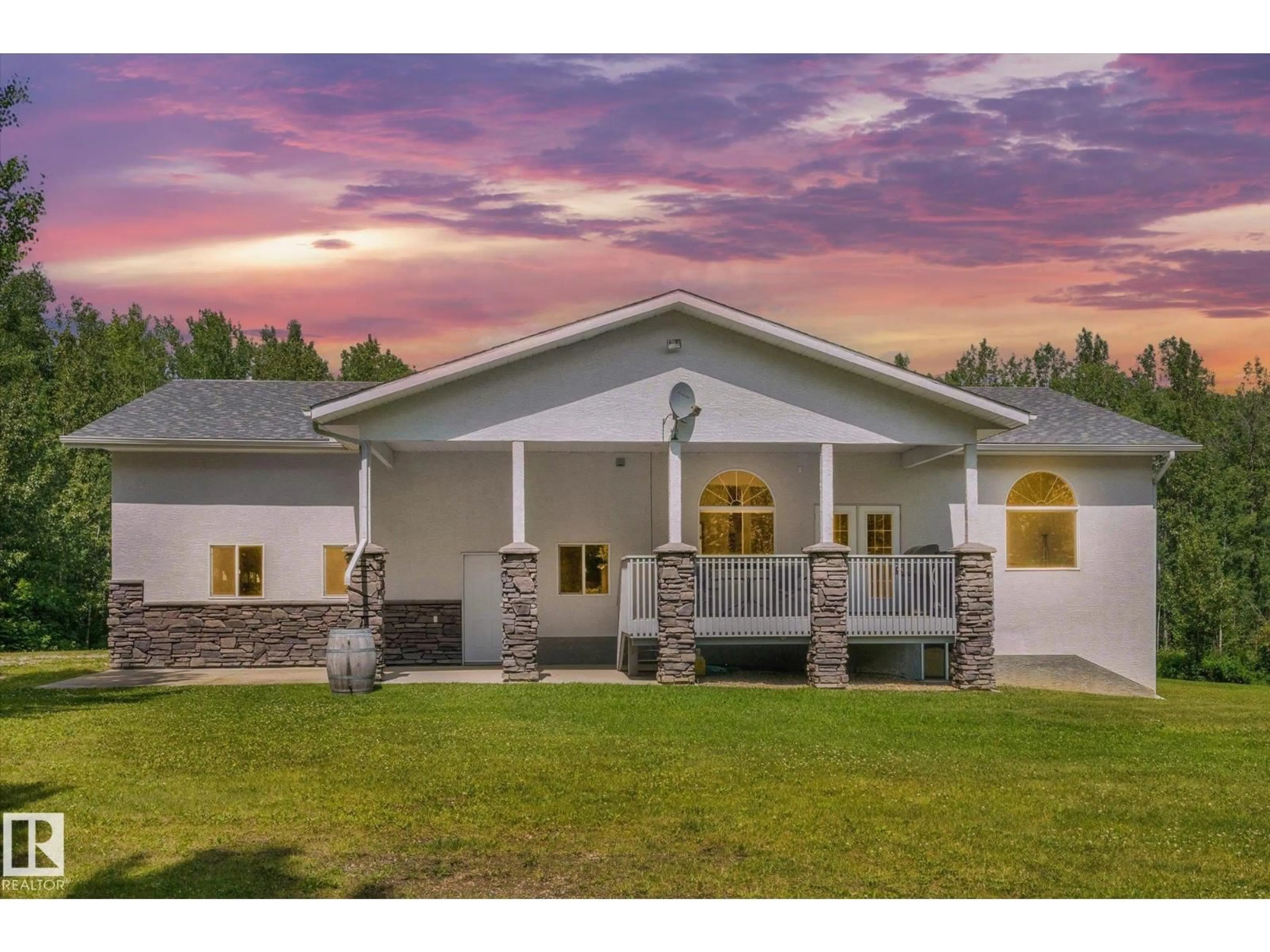 Home with vinyl exterior material, unknown for 6316 HGHWAY 16, Rural Parkland County Alberta T0E0W0