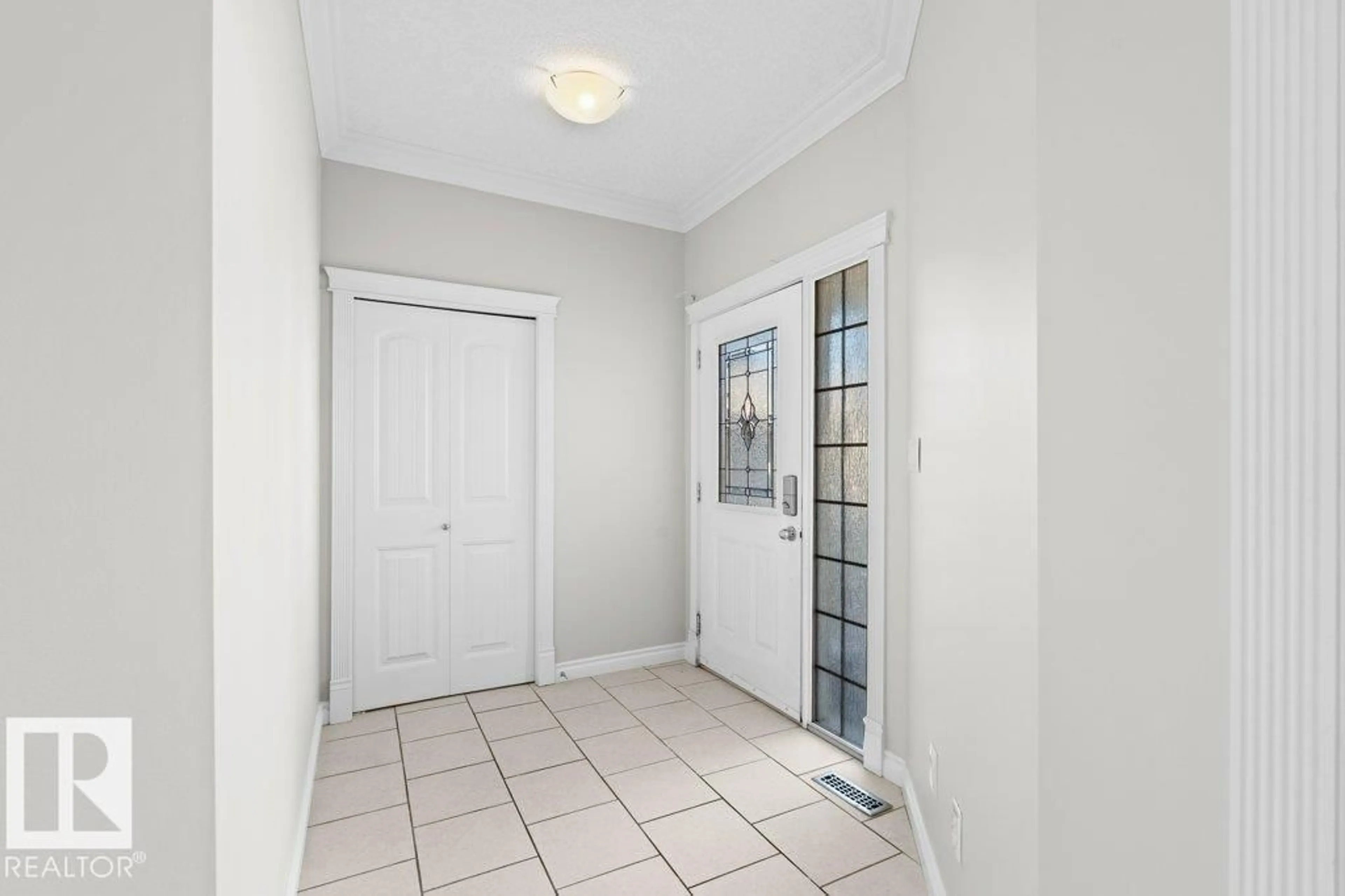 Indoor entryway for NW - 5871 166 AV, Edmonton Alberta T5Y0J2