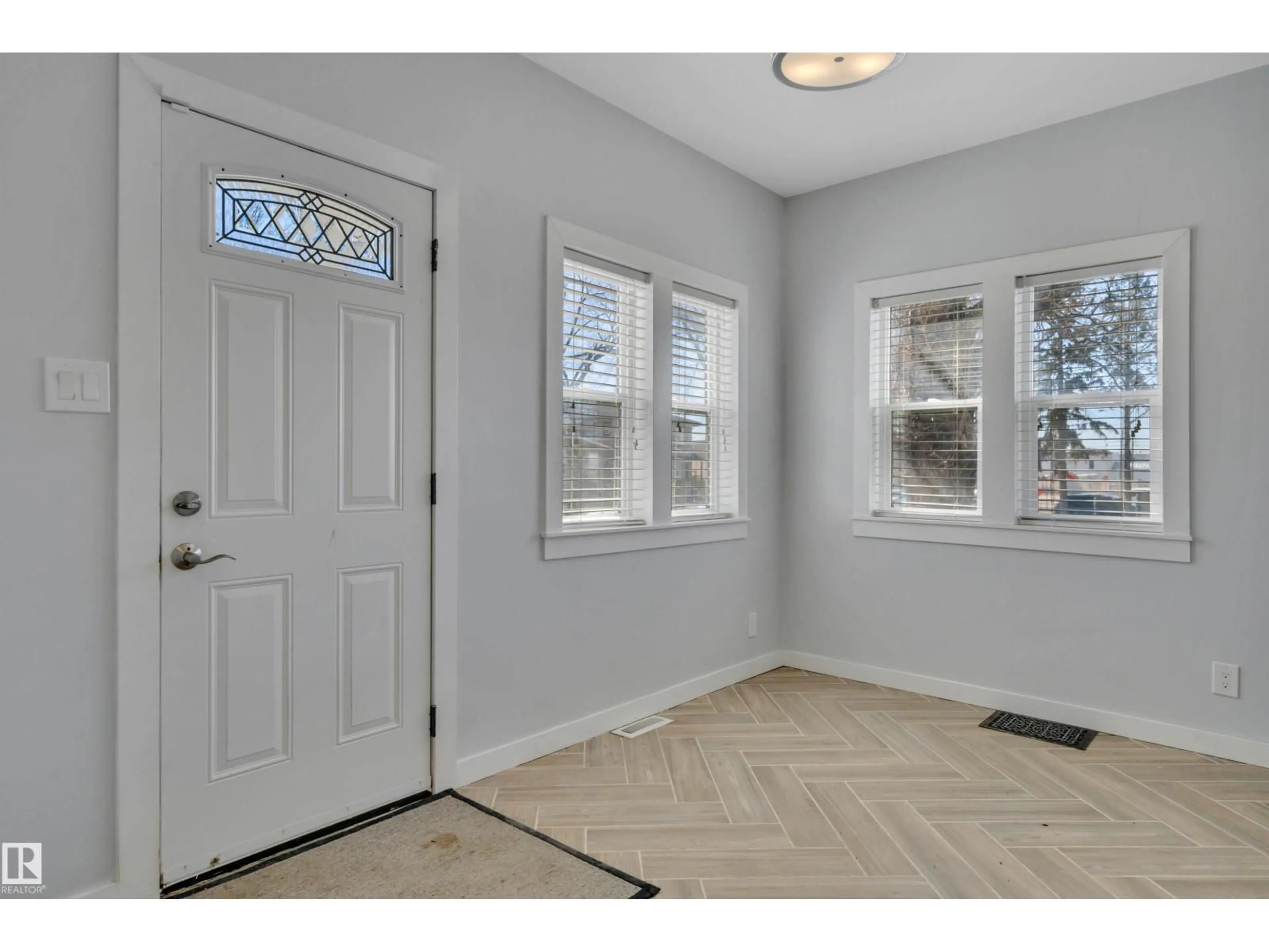 Indoor entryway for NW - 12734 124 ST, Edmonton Alberta T5L0P1