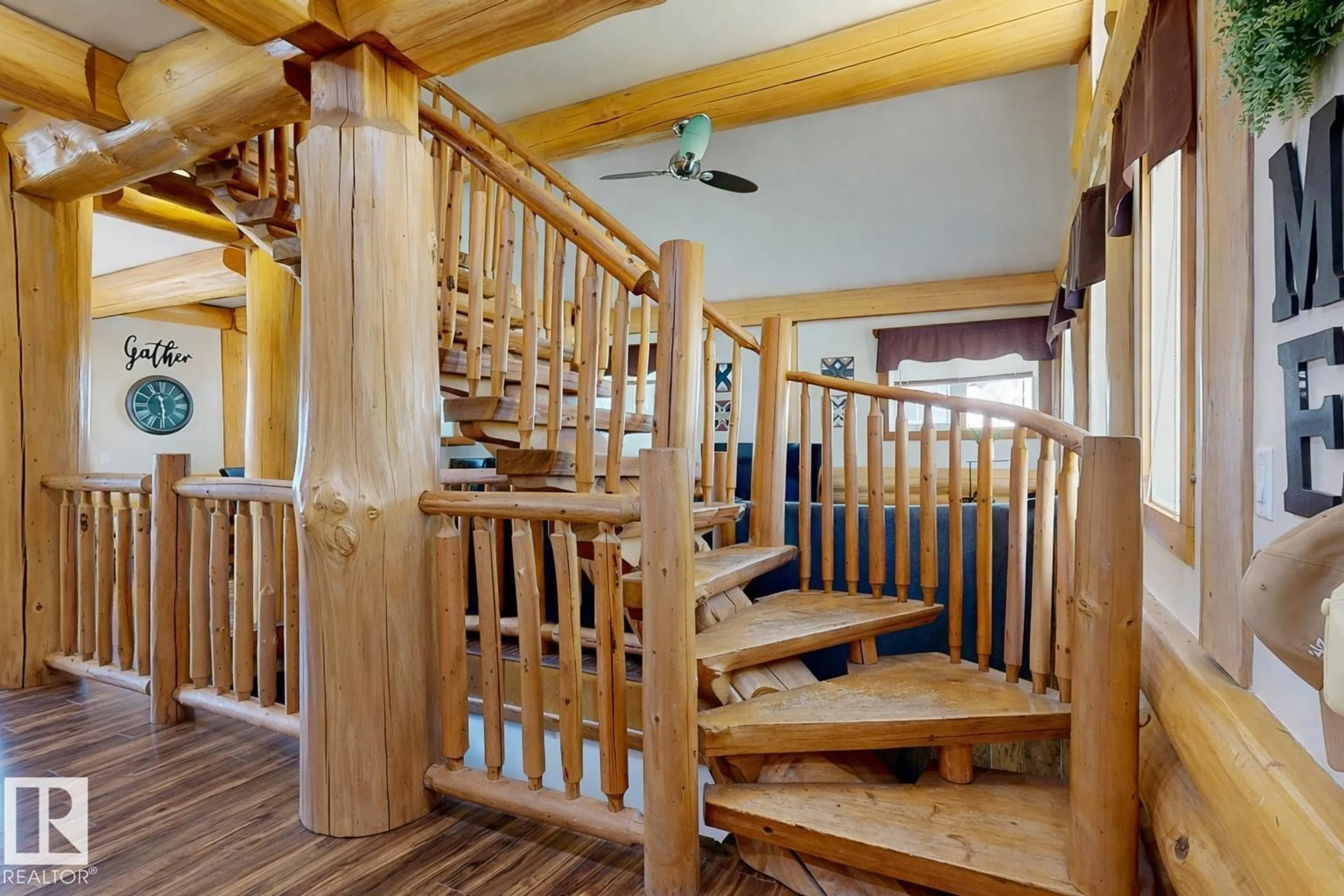 Indoor foyer for 5 54013 RANGE ROAD 30, Rural Lac Ste. Anne County Alberta T0E0A0
