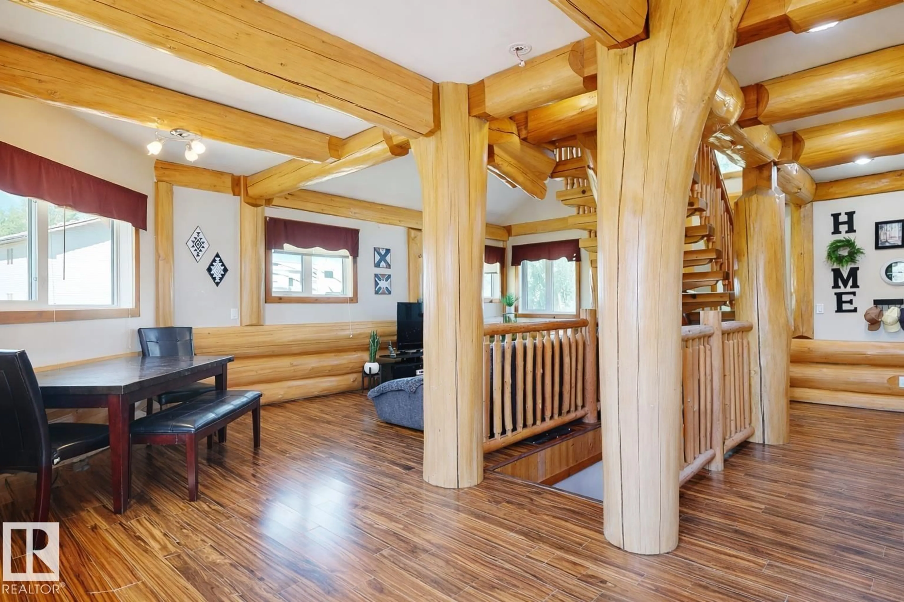 Indoor foyer for 5 54013 RANGE ROAD 30, Rural Lac Ste. Anne County Alberta T0E0A0