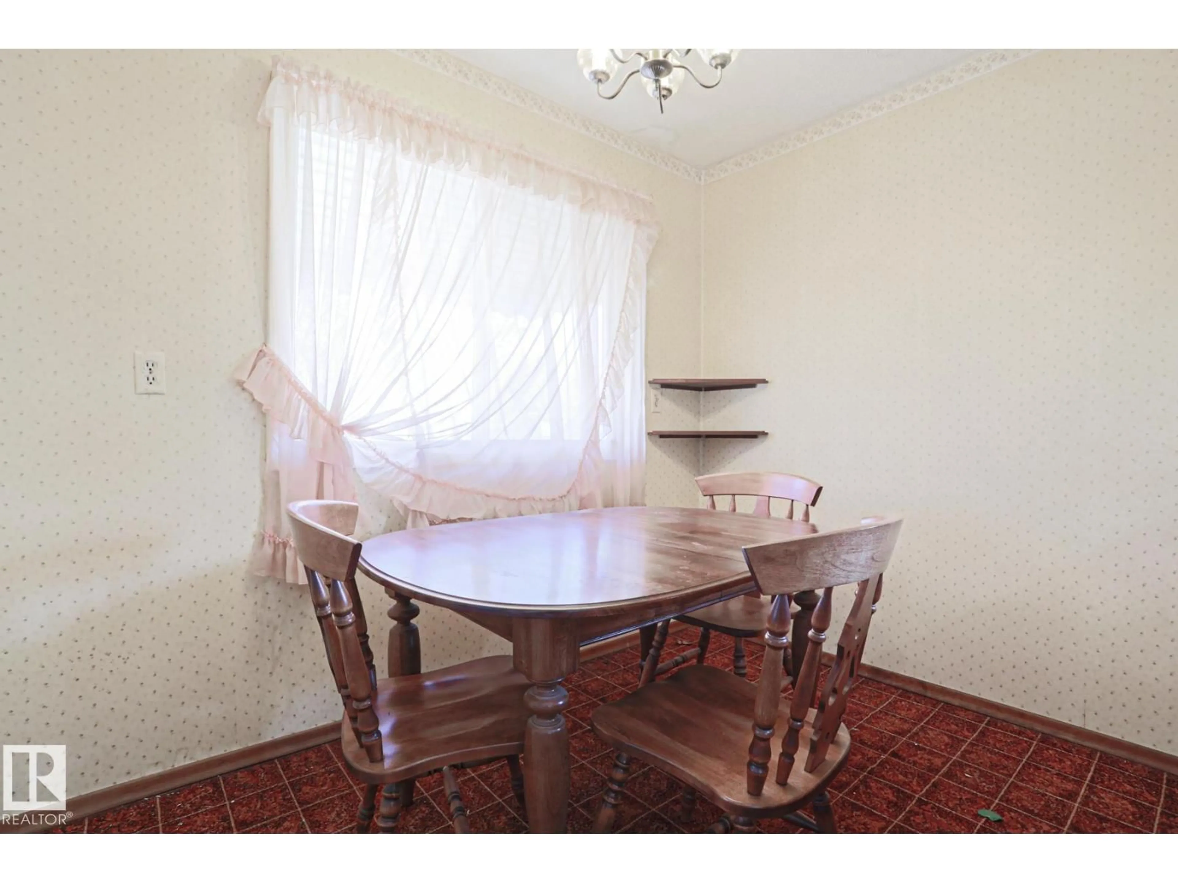 Dining room, wood/laminate floor for 12106 43 ST, Edmonton Alberta T5W2R1
