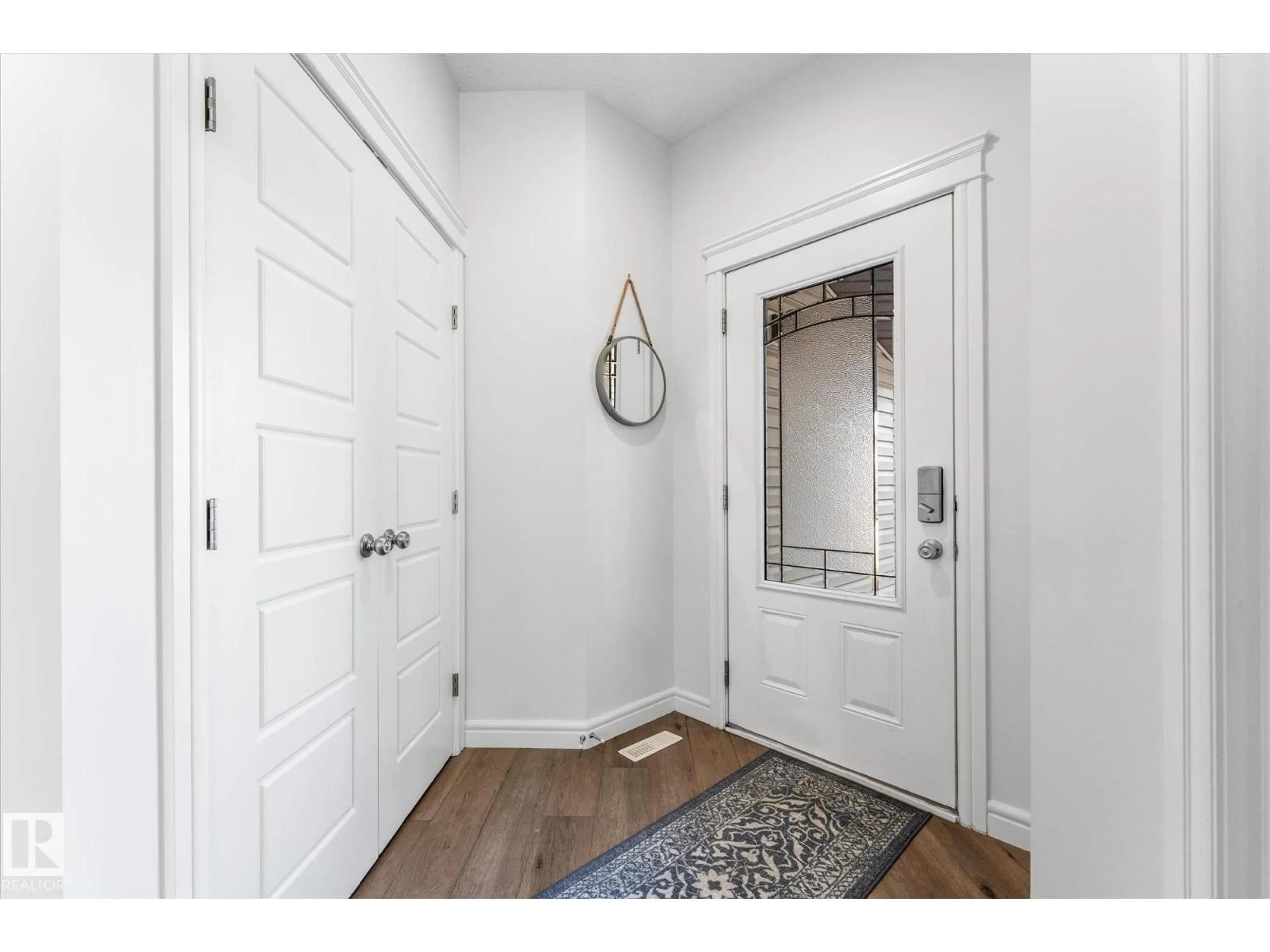 Indoor entryway for 1330 SOUTH CREEK LI, Stony Plain Alberta T7Z0K6
