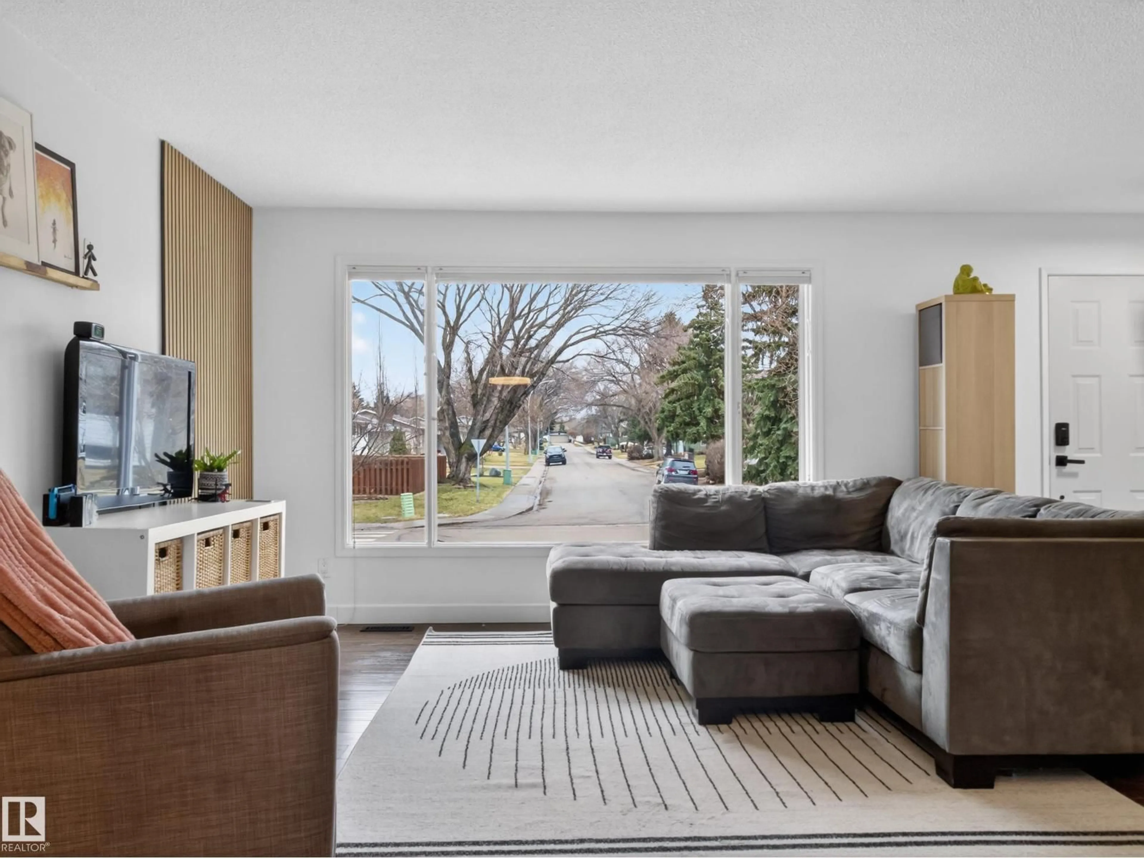 Living room with furniture, unknown for 1026 HAYTHORNE RD, Sherwood Park Alberta T8A1B5