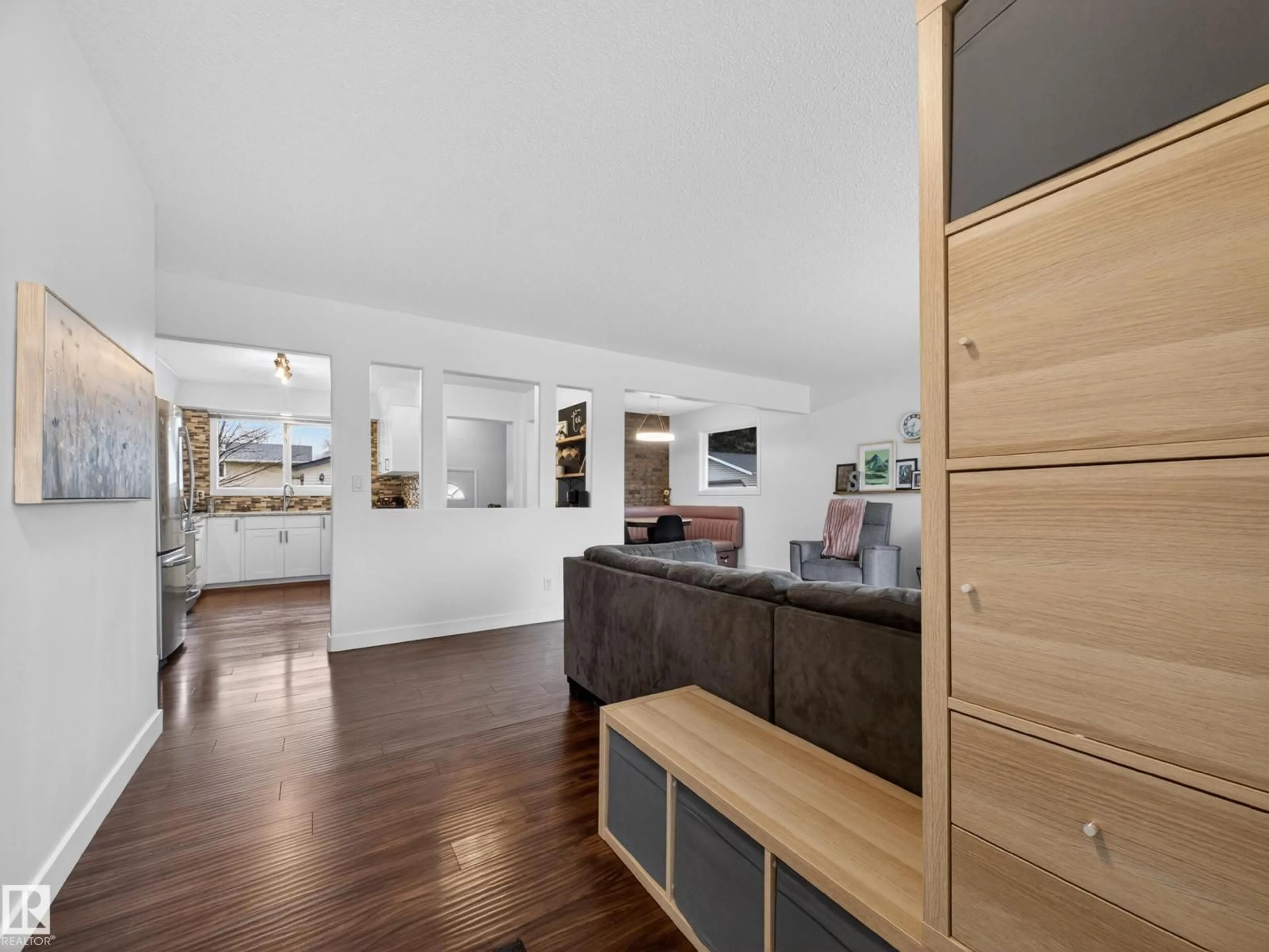 Open concept kitchen, wood/laminate floor for 1026 HAYTHORNE RD, Sherwood Park Alberta T8A1B5