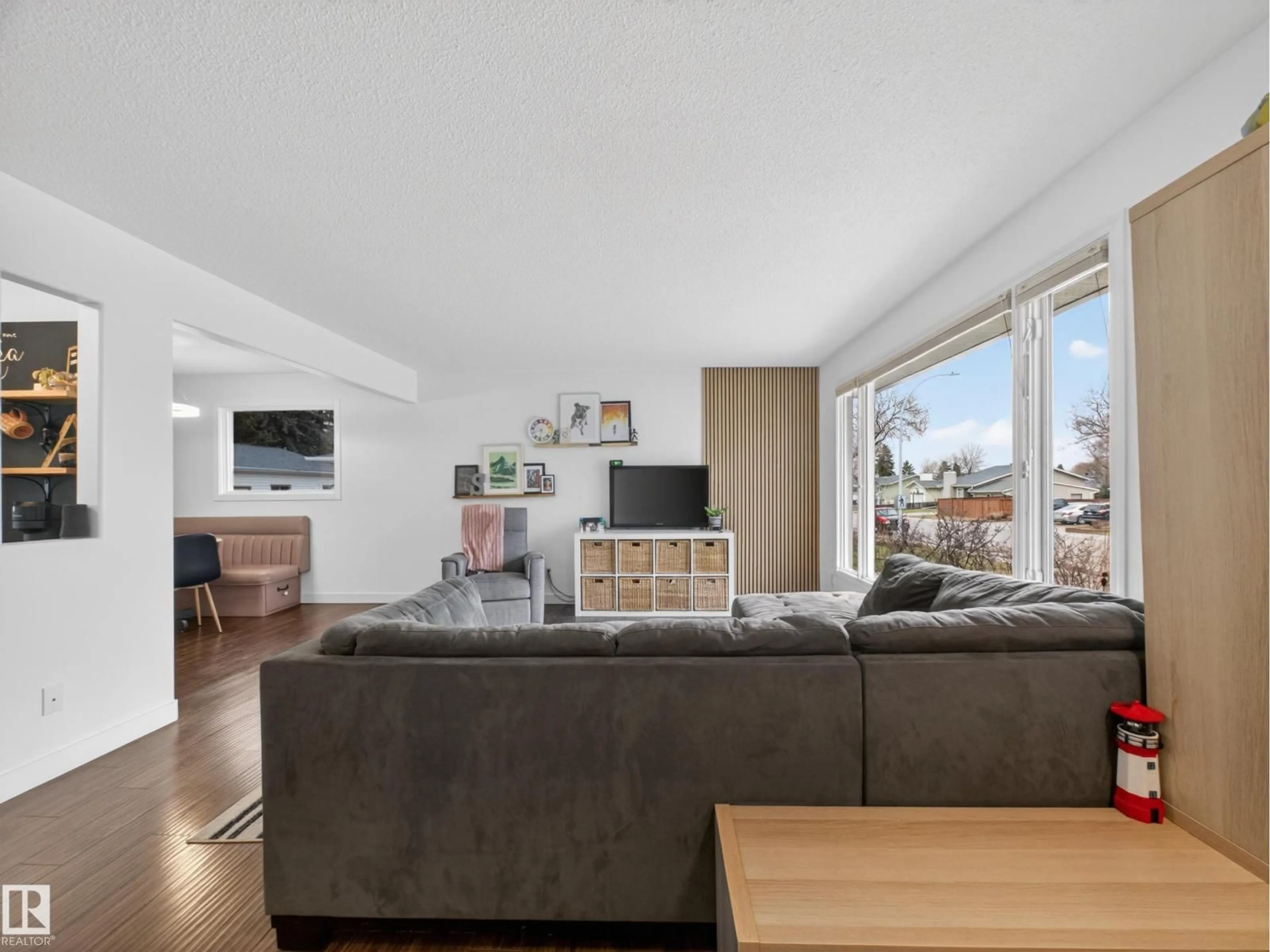 Living room with furniture, wood/laminate floor for 1026 HAYTHORNE RD, Sherwood Park Alberta T8A1B5