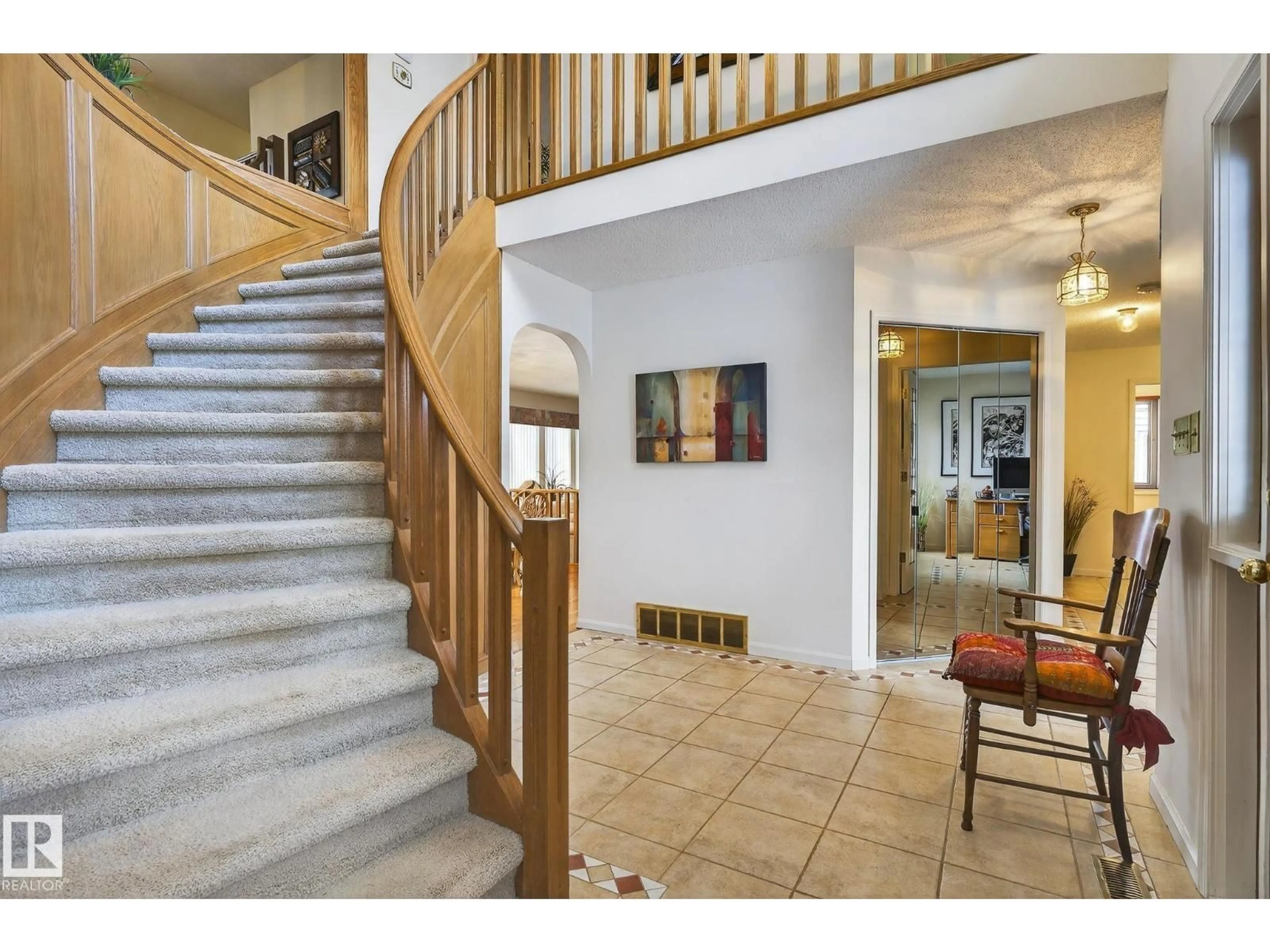 Indoor foyer for 848 WHEELER RD, Edmonton Alberta T6M2E2