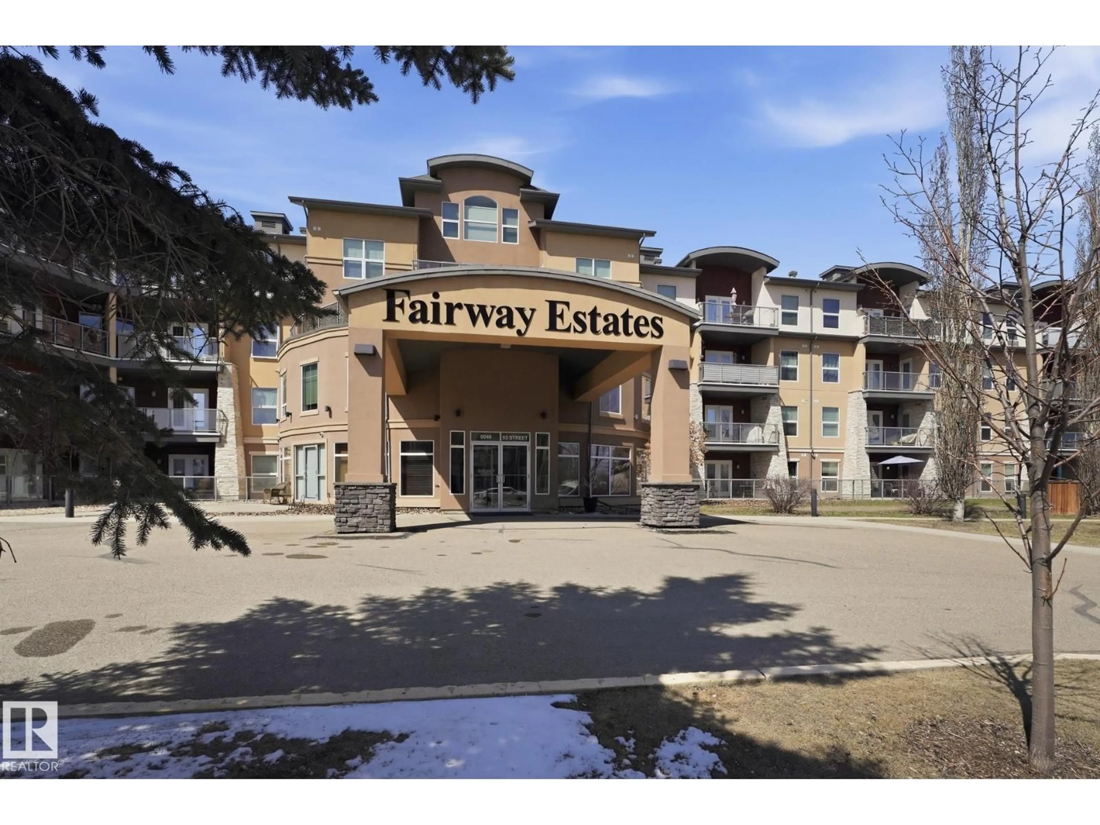 Indoor entryway for 108 - 5040 53 ST, Sylvan Lake Alberta T4S0A1