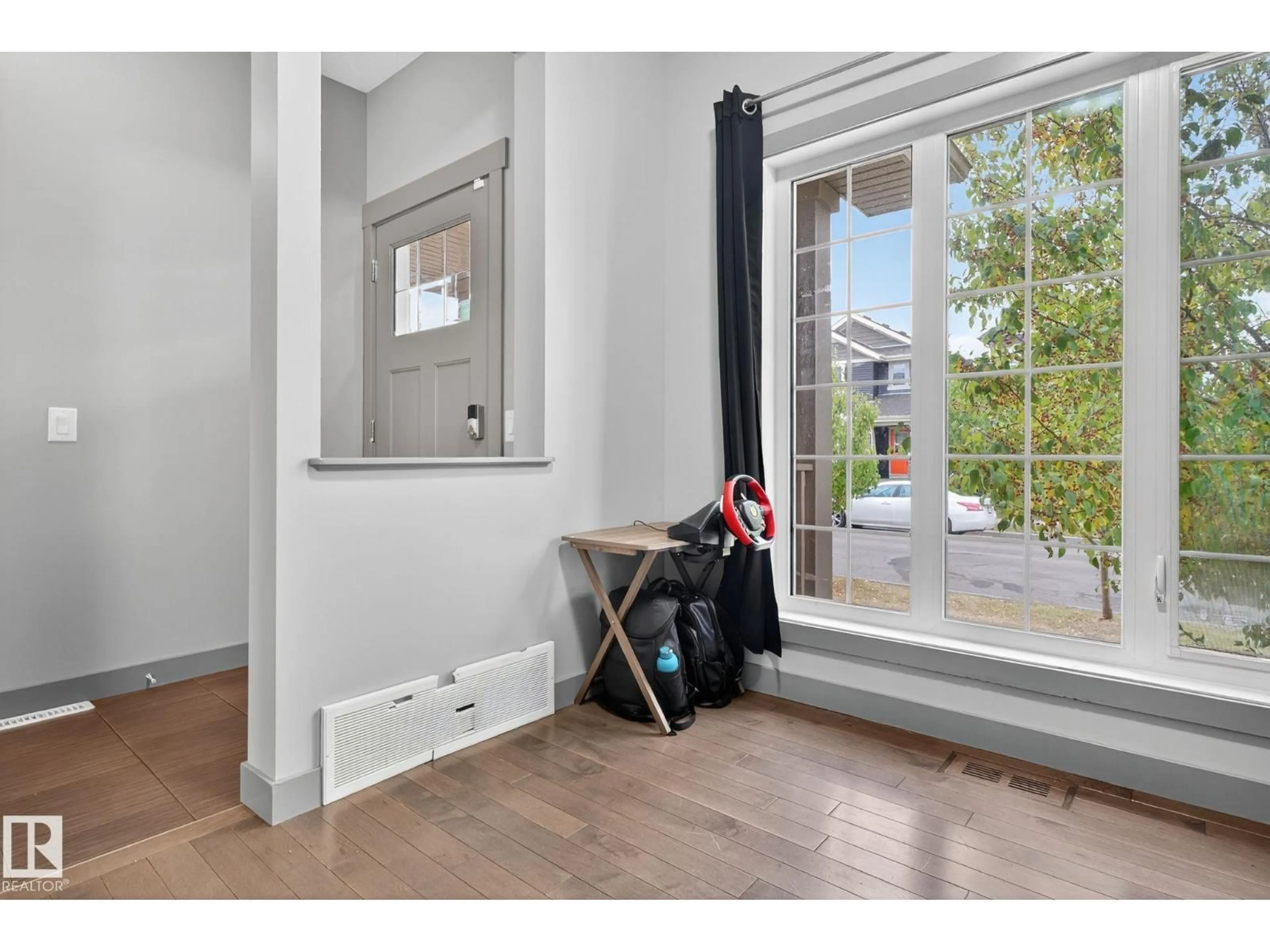 Indoor entryway for 5514 CRABAPPLE LO, Edmonton Alberta T6X1S5