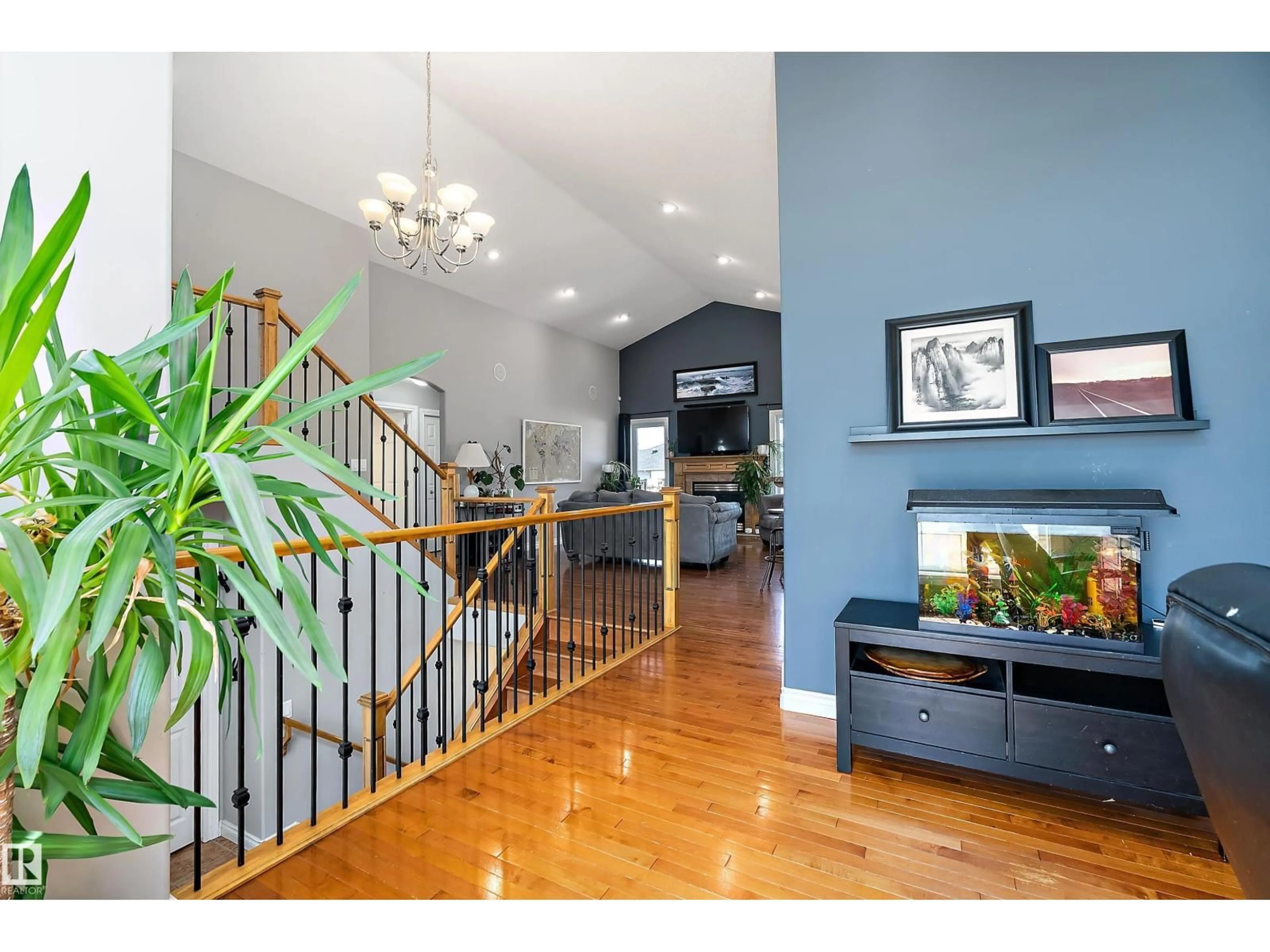 Indoor foyer for 28 WOODS PL, Leduc Alberta T9E8T1