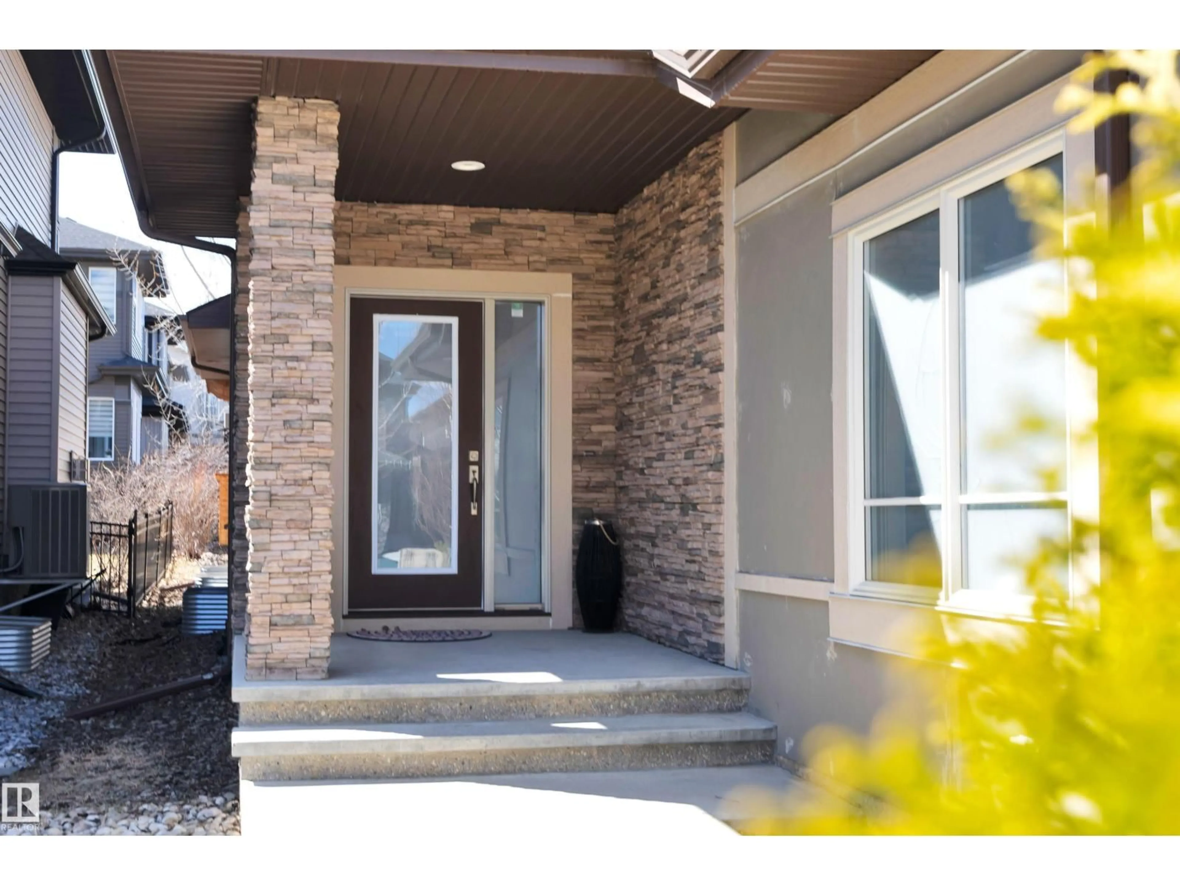 Indoor entryway for 1624 AINSLIE LN, Edmonton Alberta T6W0H5