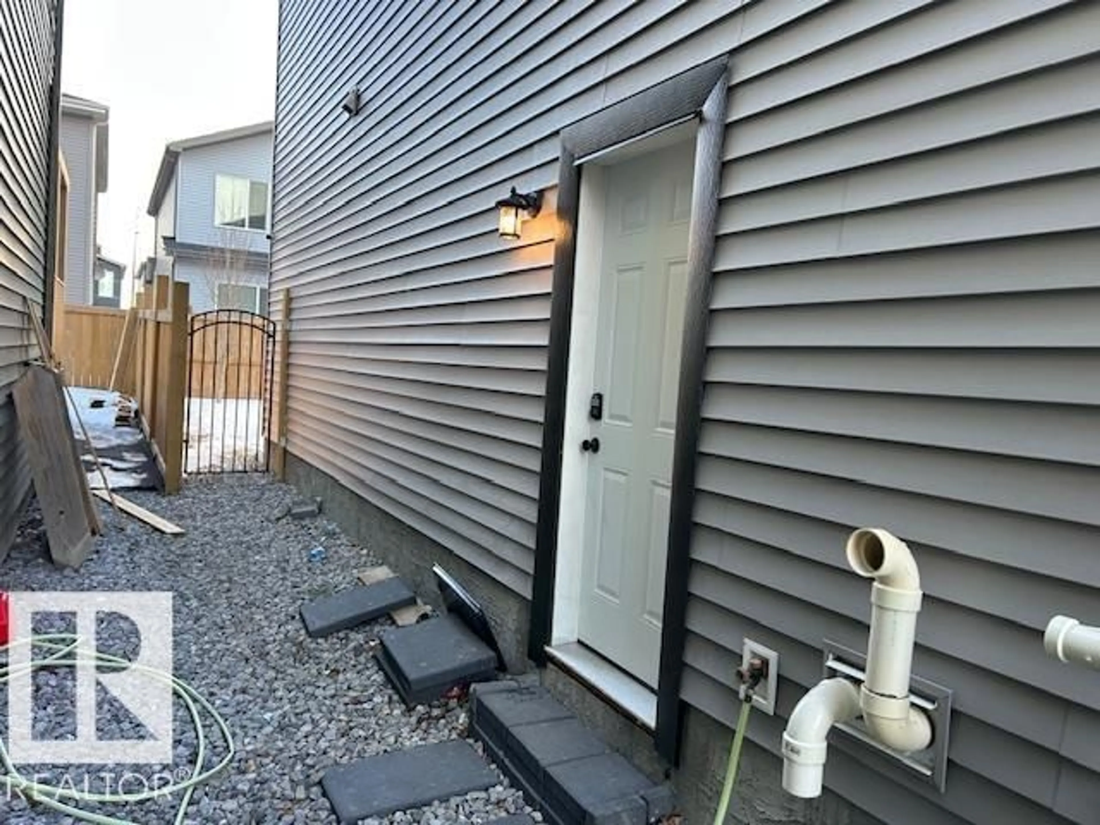 Unknown for 19633 26A AV AV, Edmonton Alberta T6M0X3