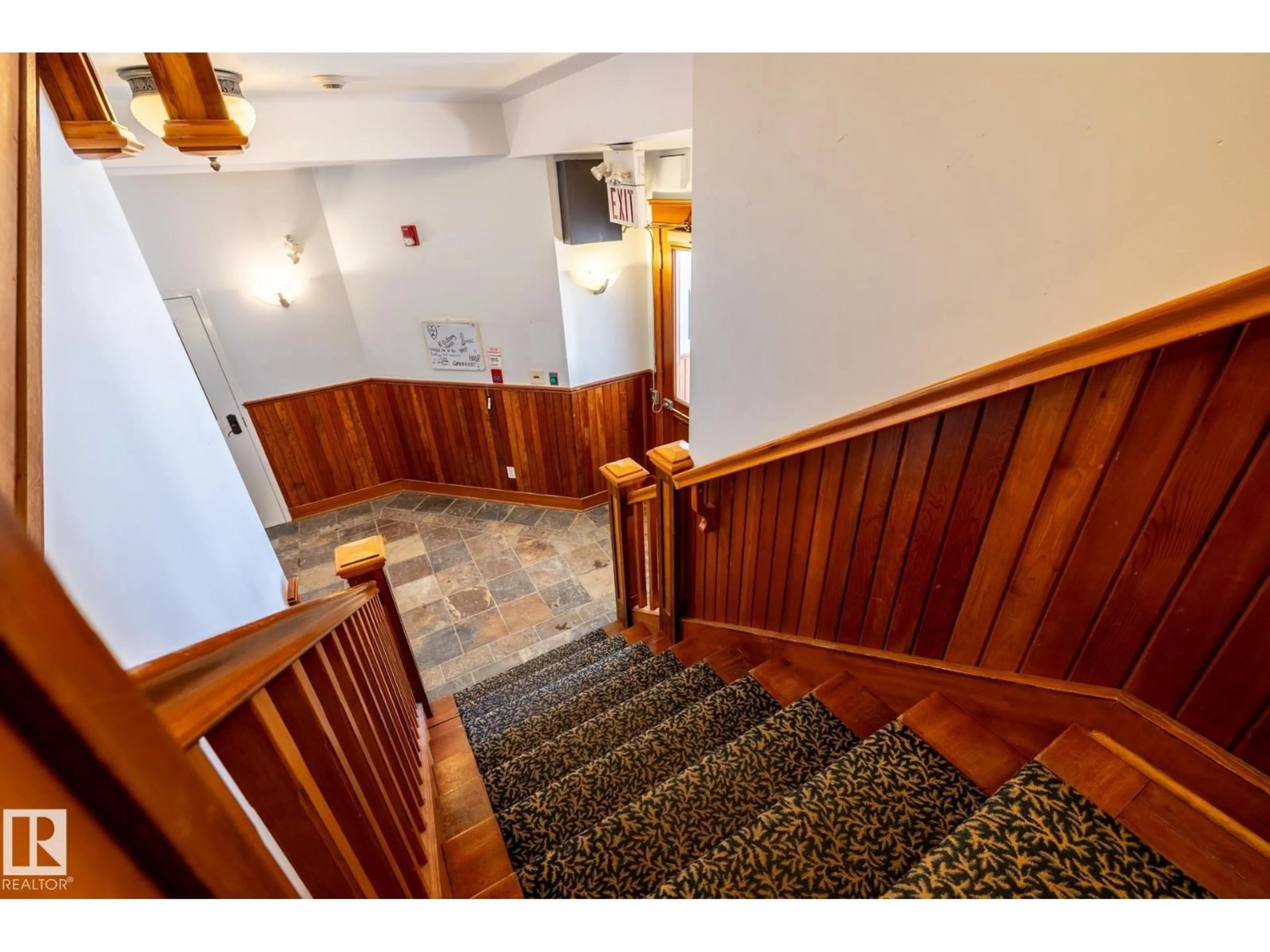 Indoor foyer for #203 - 10141 95 ST, Edmonton Alberta T5H2A8