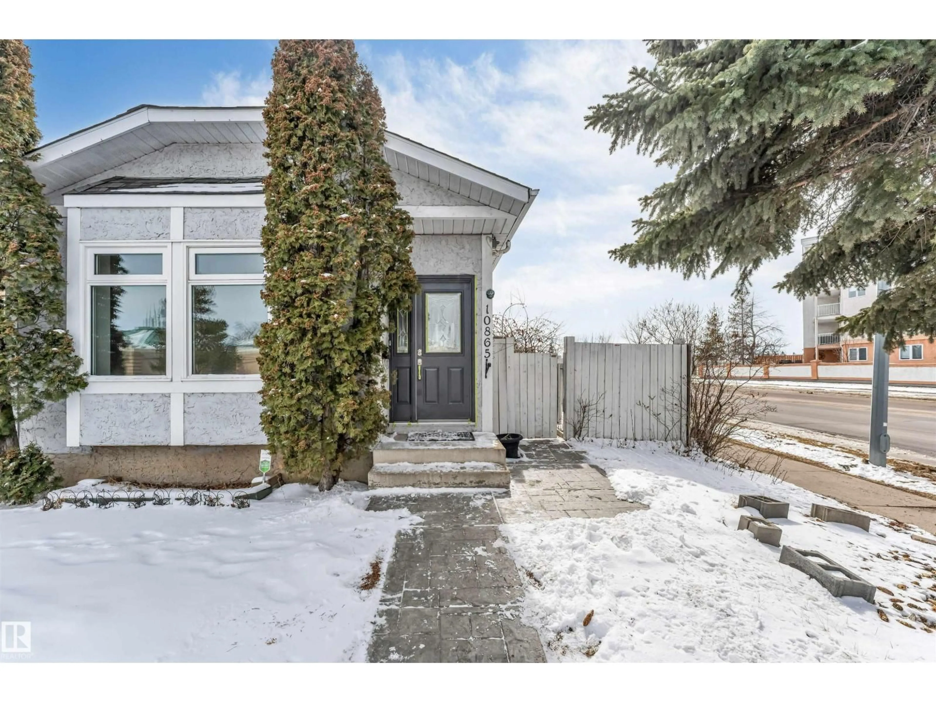 Unknown for NW - 10865 21 AVE, Edmonton Alberta T5J5S1