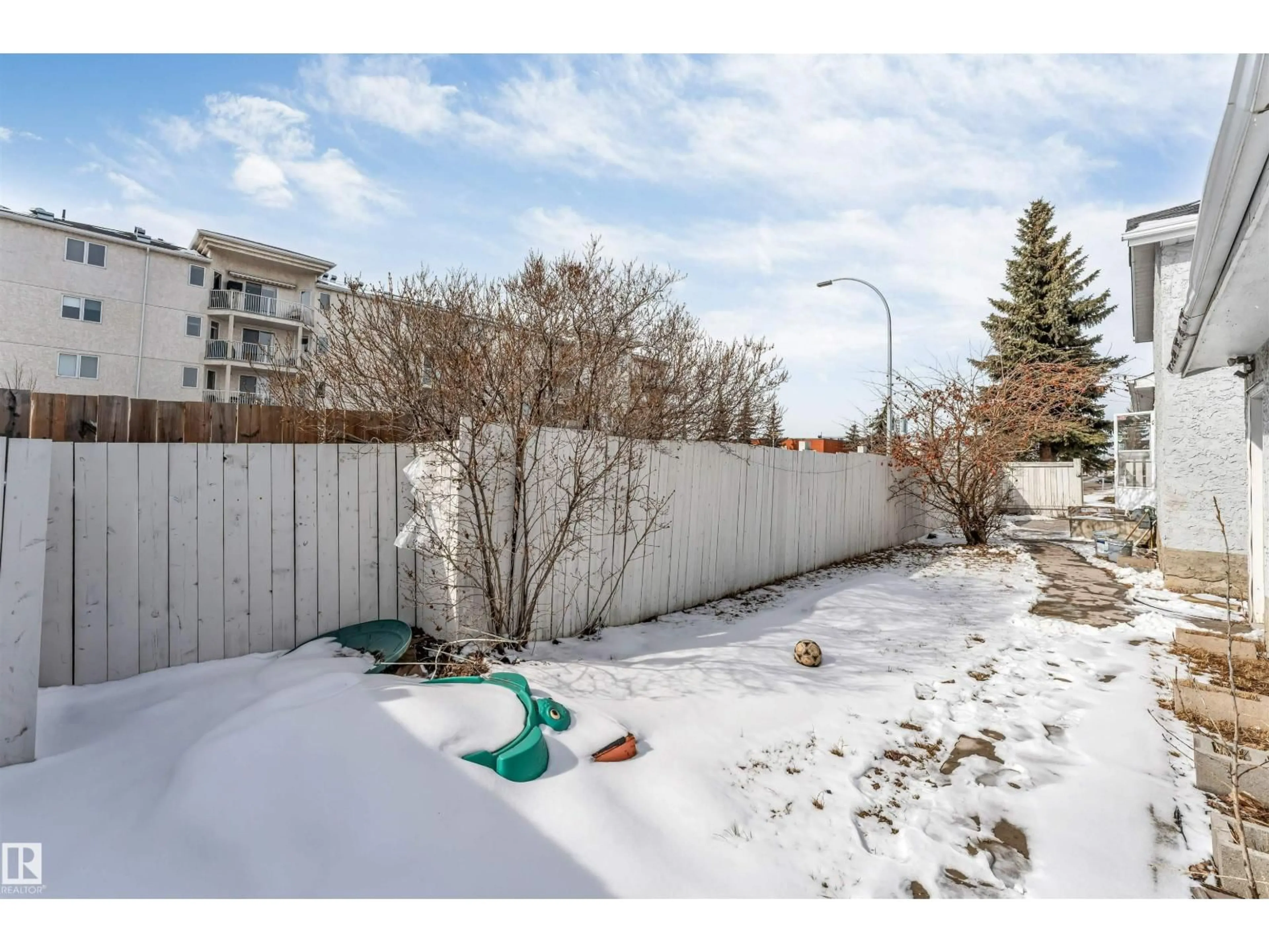 Patio, unknown for NW - 10865 21 AVE, Edmonton Alberta T5J5S1