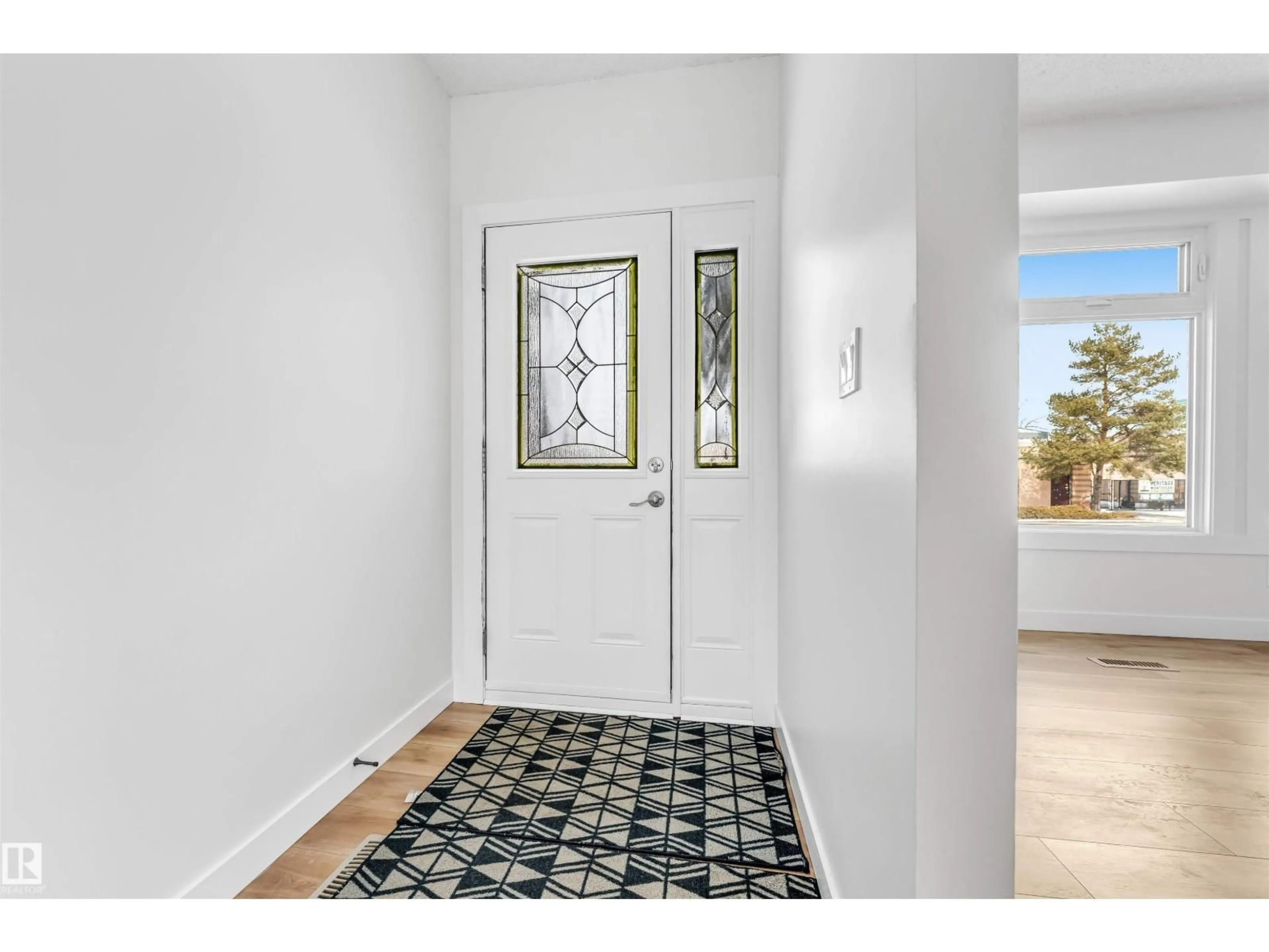 Indoor entryway for NW - 10865 21 AVE, Edmonton Alberta T5J5S1