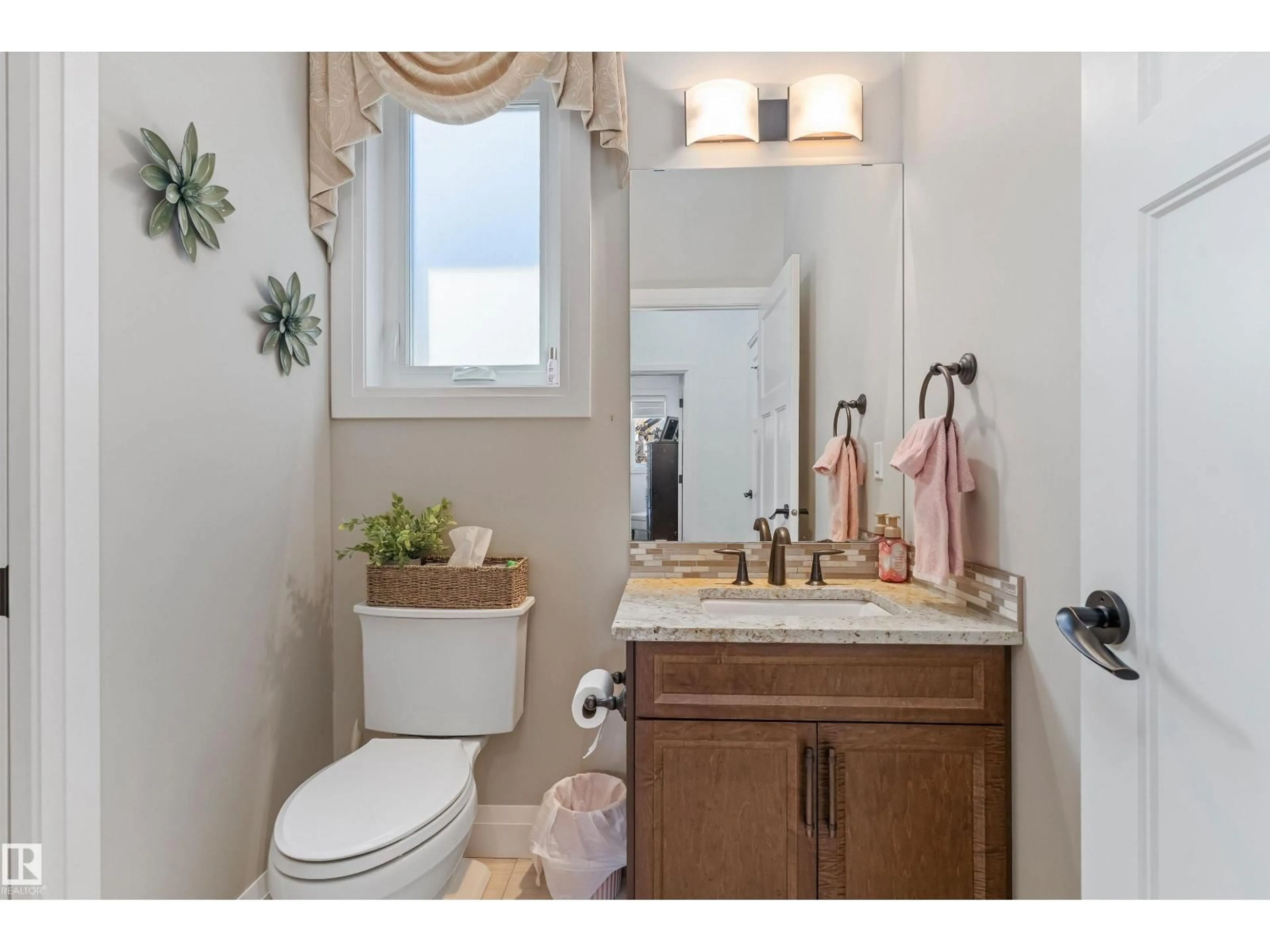 Standard bathroom, ceramic/tile floor for 178 SUNTERRA WY, Sherwood Park Alberta T8H0W8