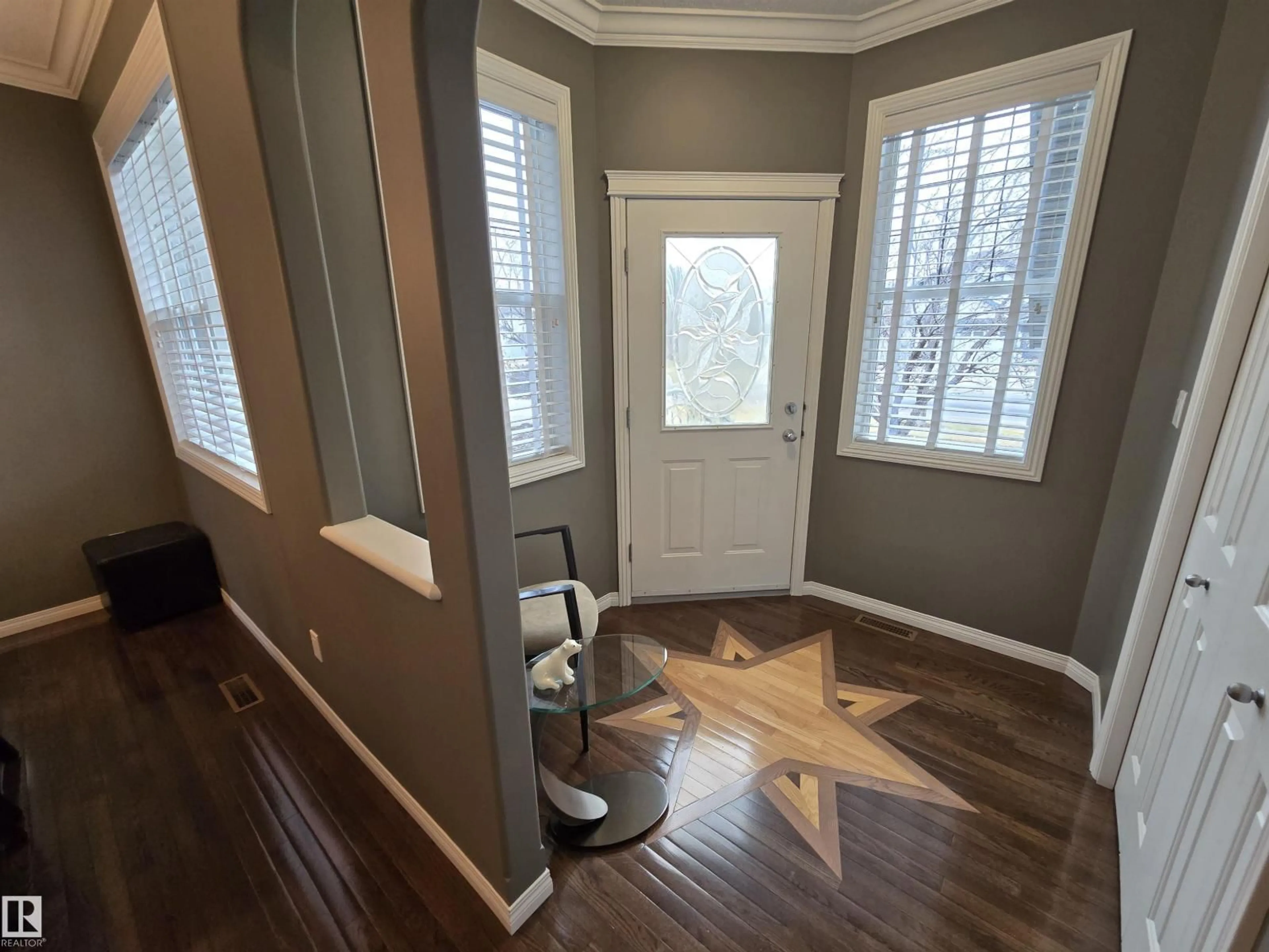 Indoor entryway for 1668 GLASTONBURY BV, Edmonton Alberta T5T6P3
